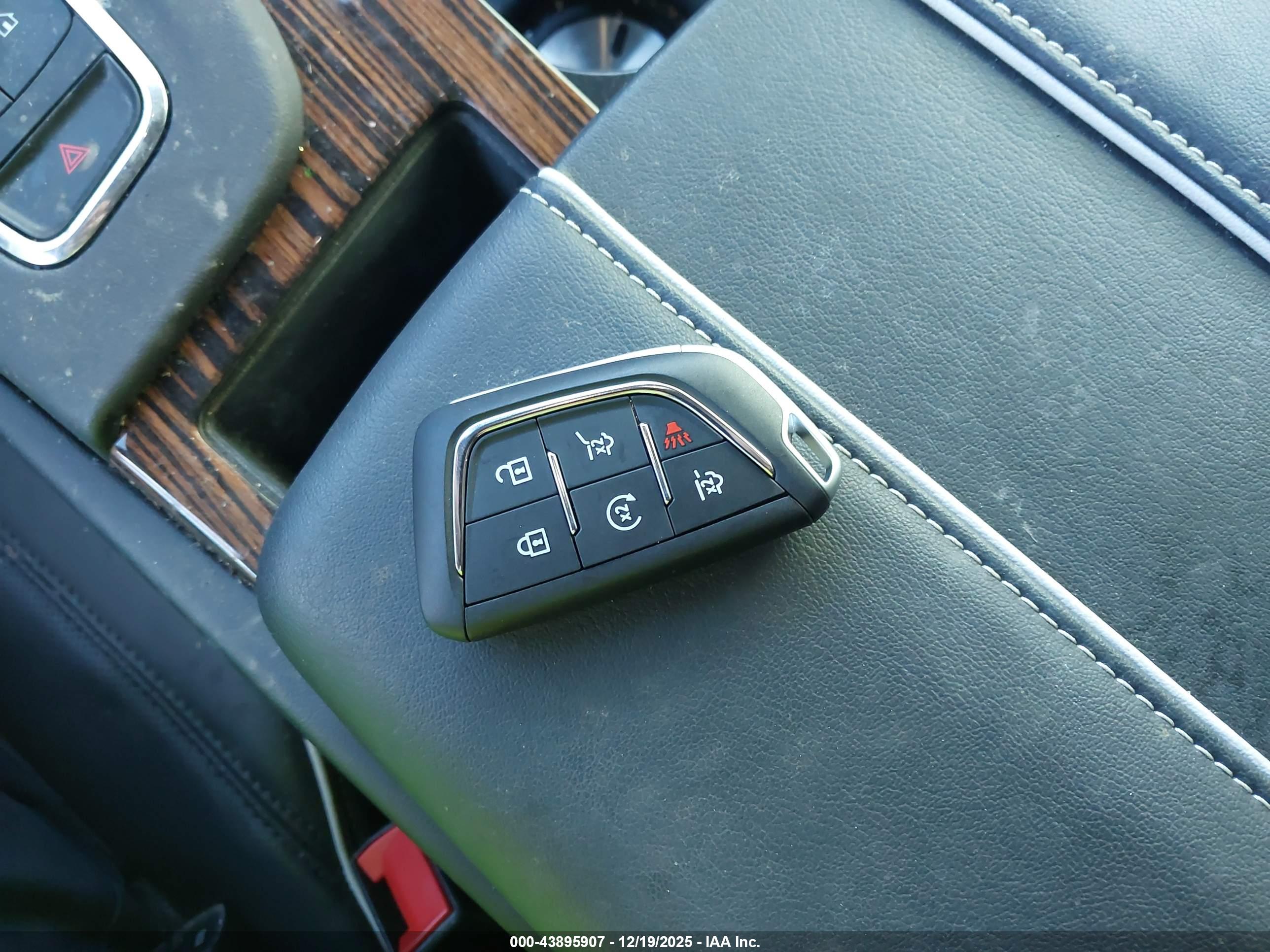 CADILLAC ESCALADE image 11