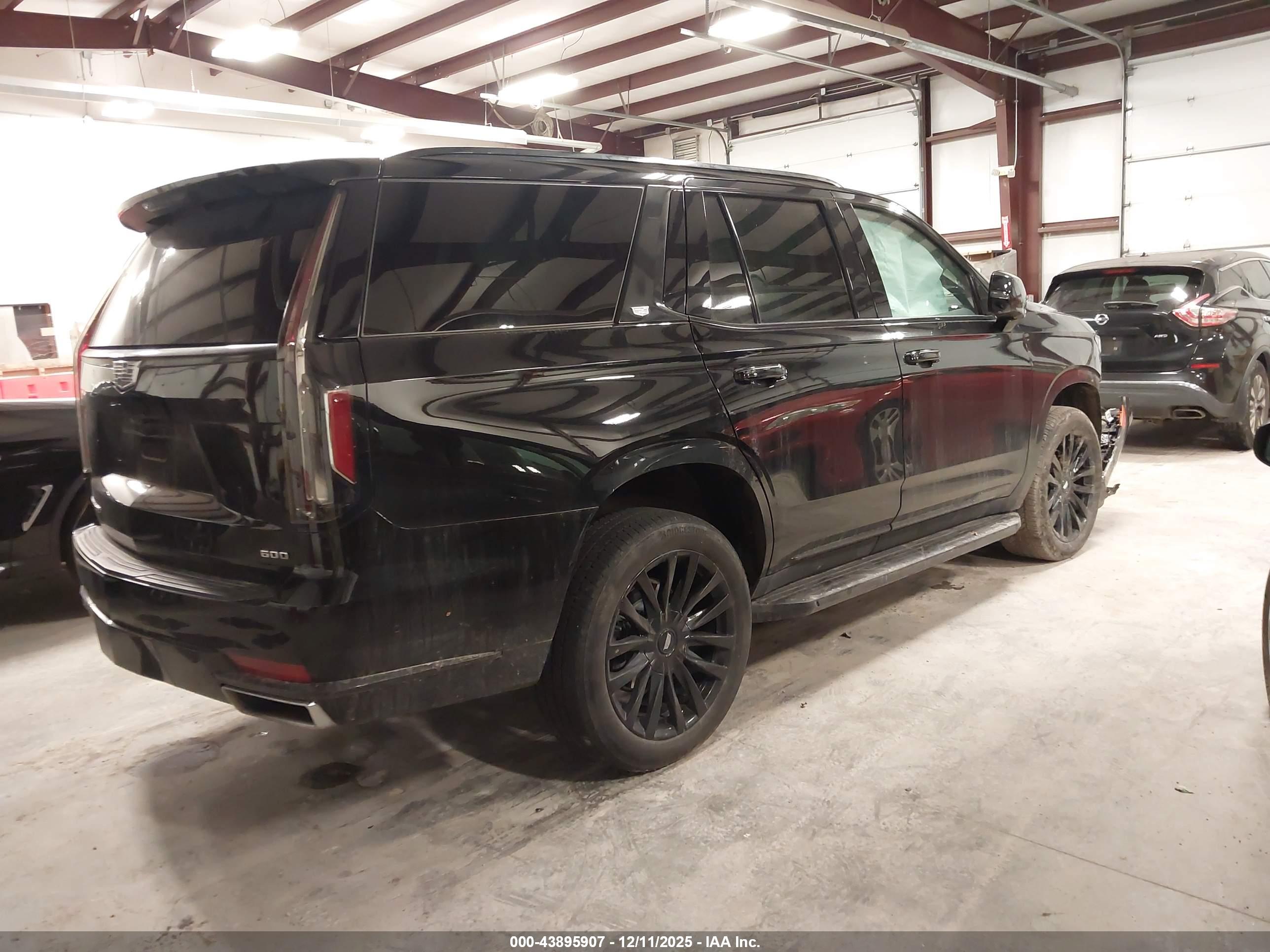 CADILLAC ESCALADE image 4
