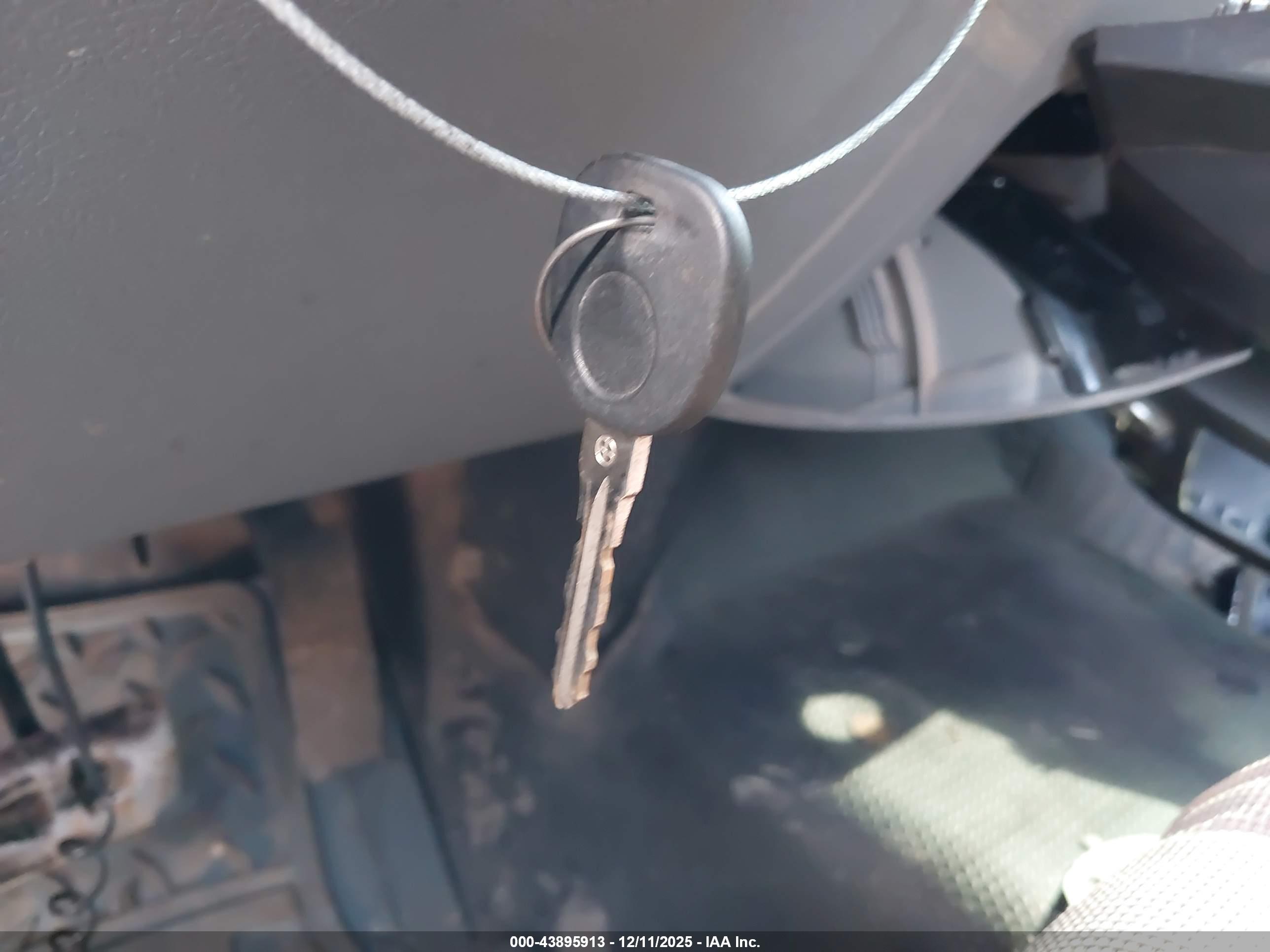 CHEVROLET SILVERADO image 11