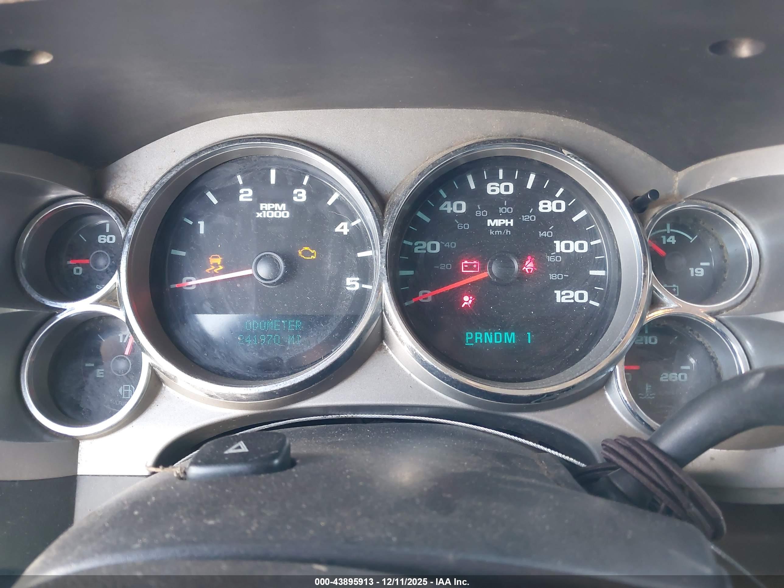 CHEVROLET SILVERADO image 7