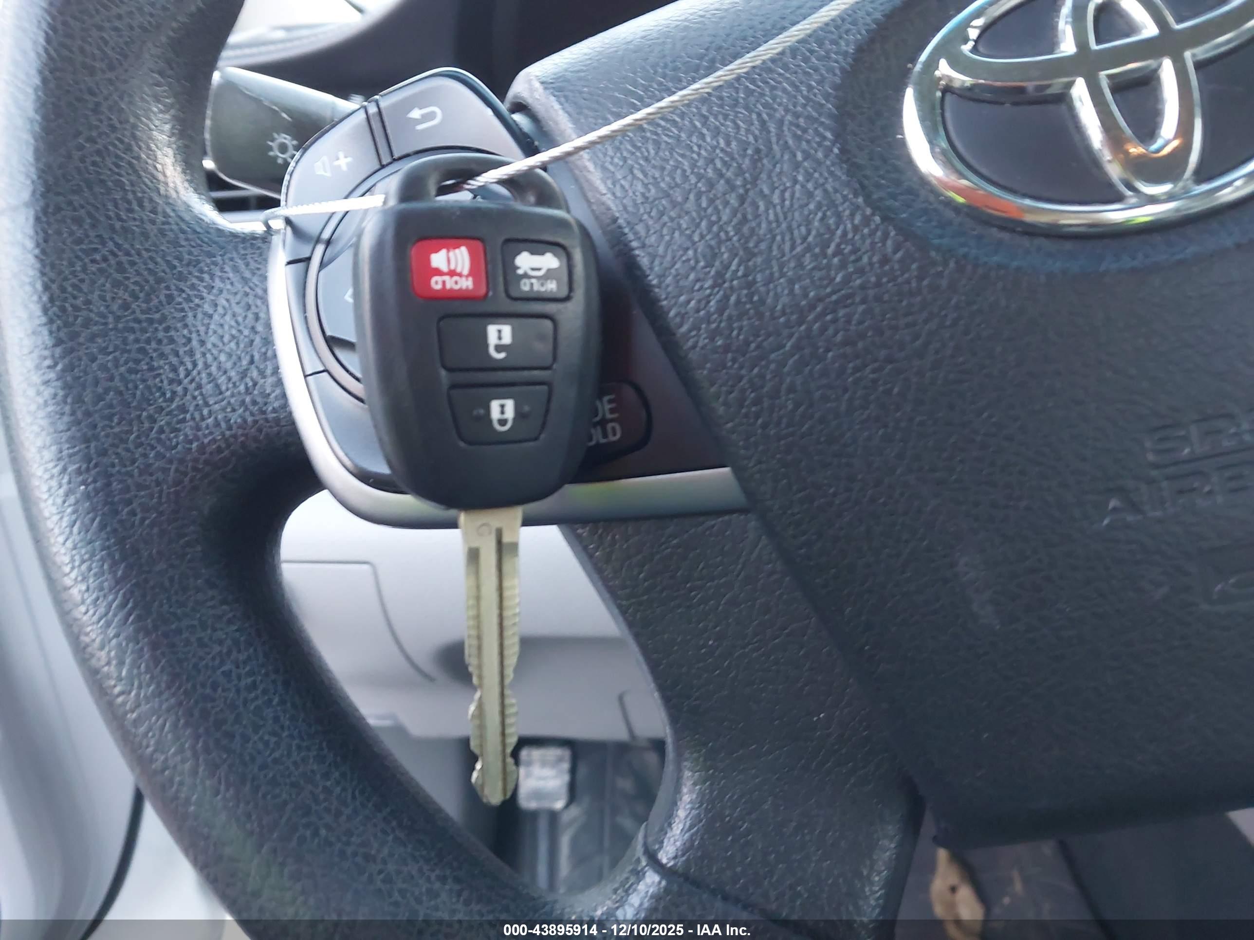 TOYOTA CAMRY image 11