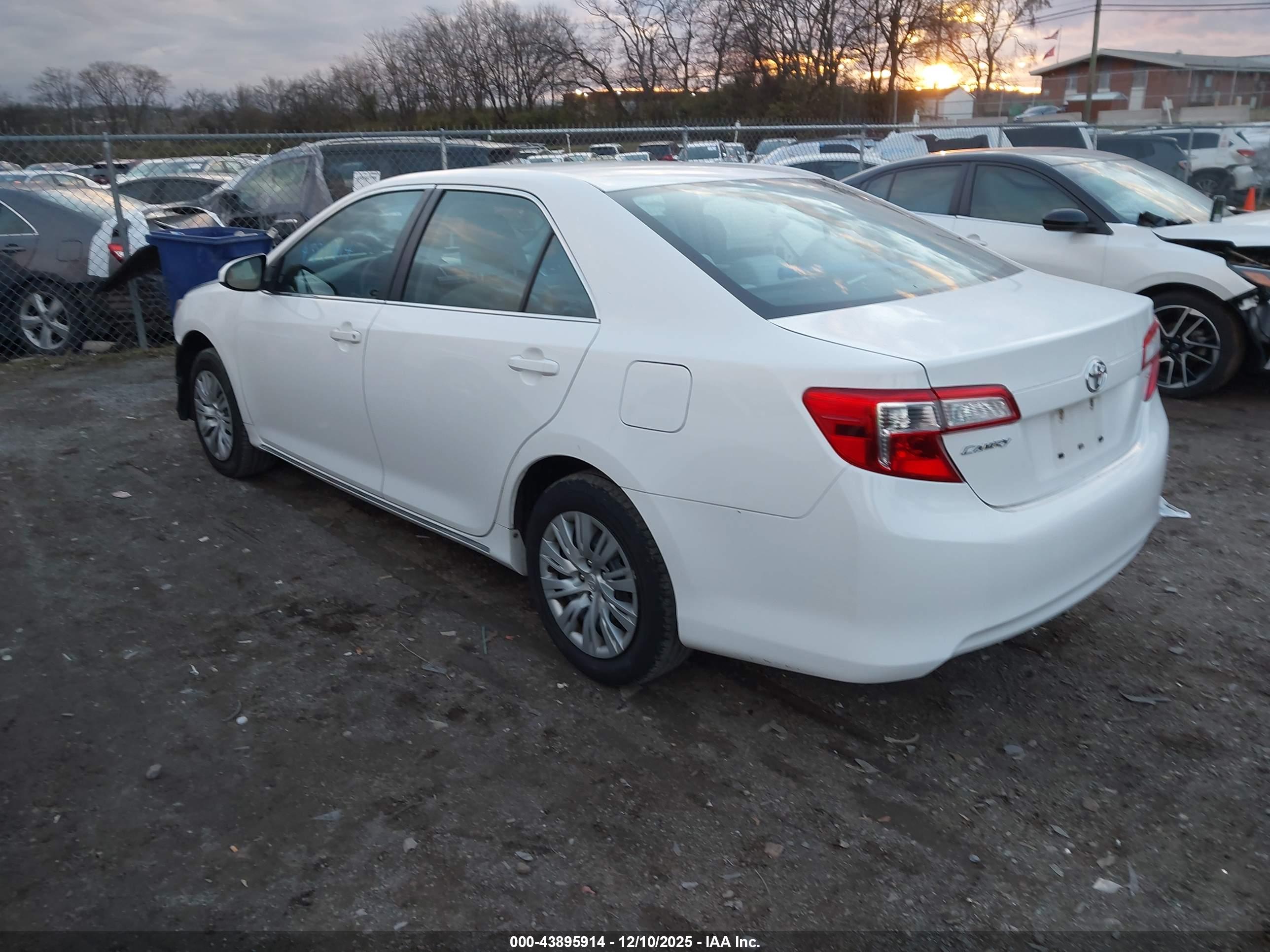 TOYOTA CAMRY image 3