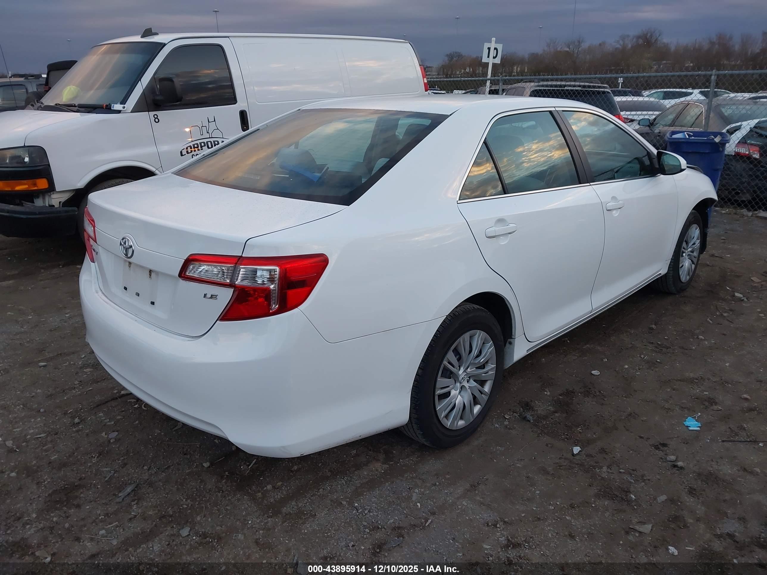 TOYOTA CAMRY image 4