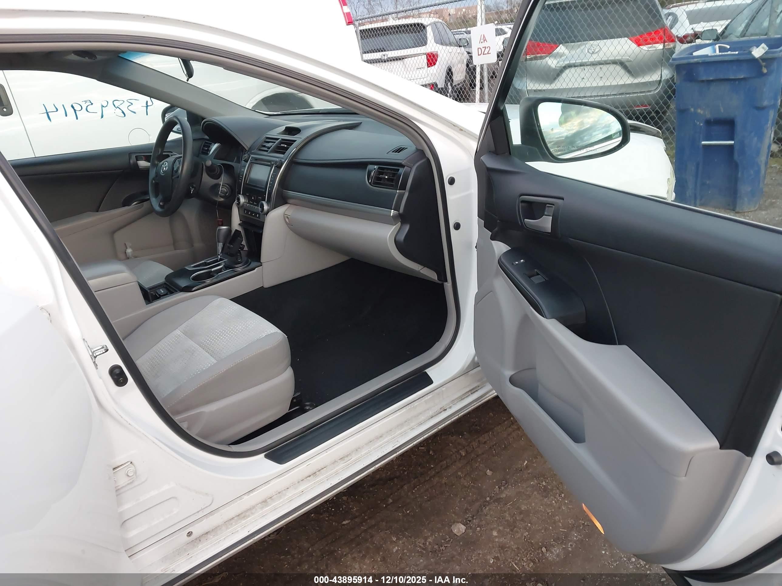 TOYOTA CAMRY image 5