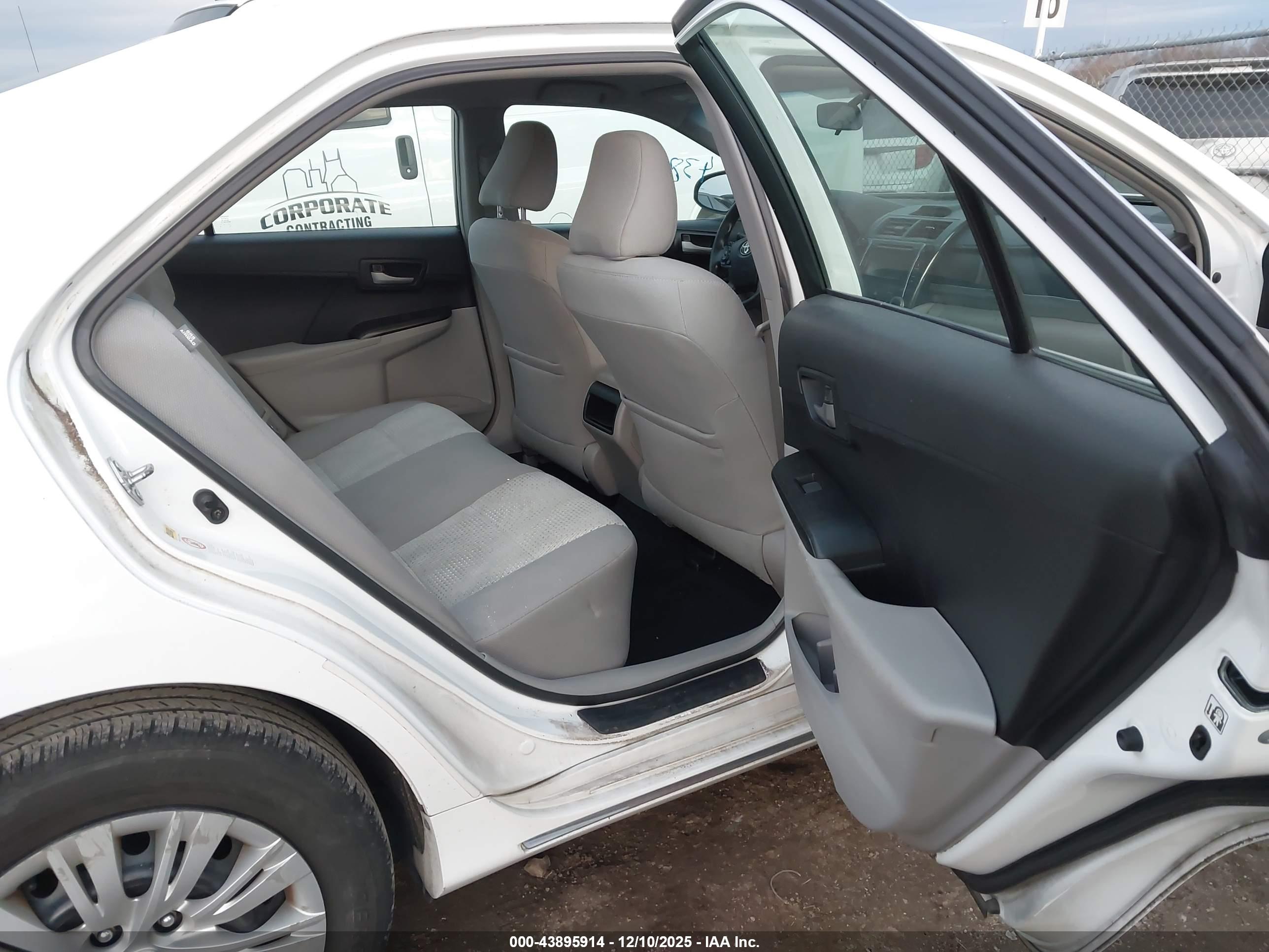 TOYOTA CAMRY image 8