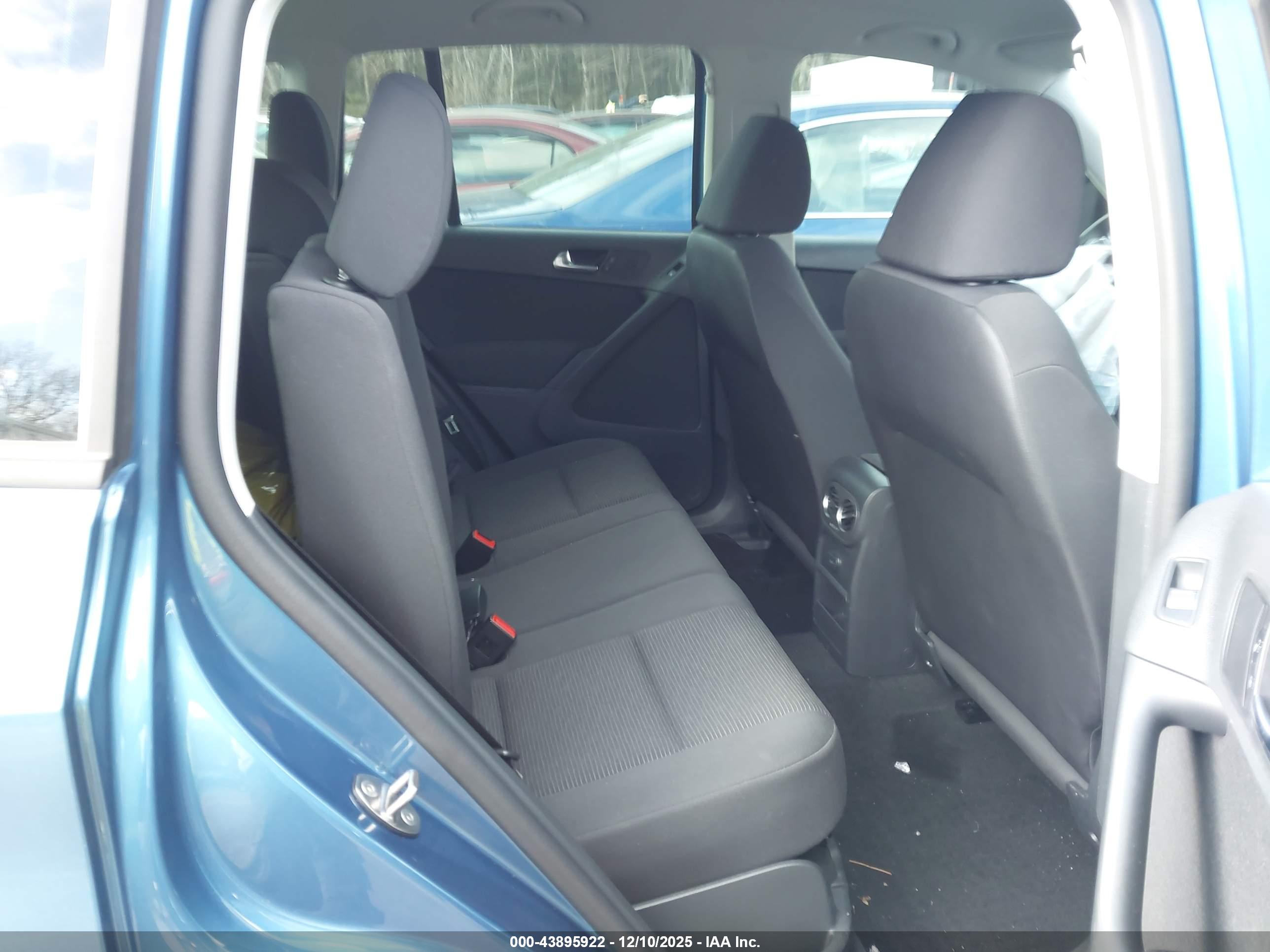 VOLKSWAGEN TIGUAN image 8