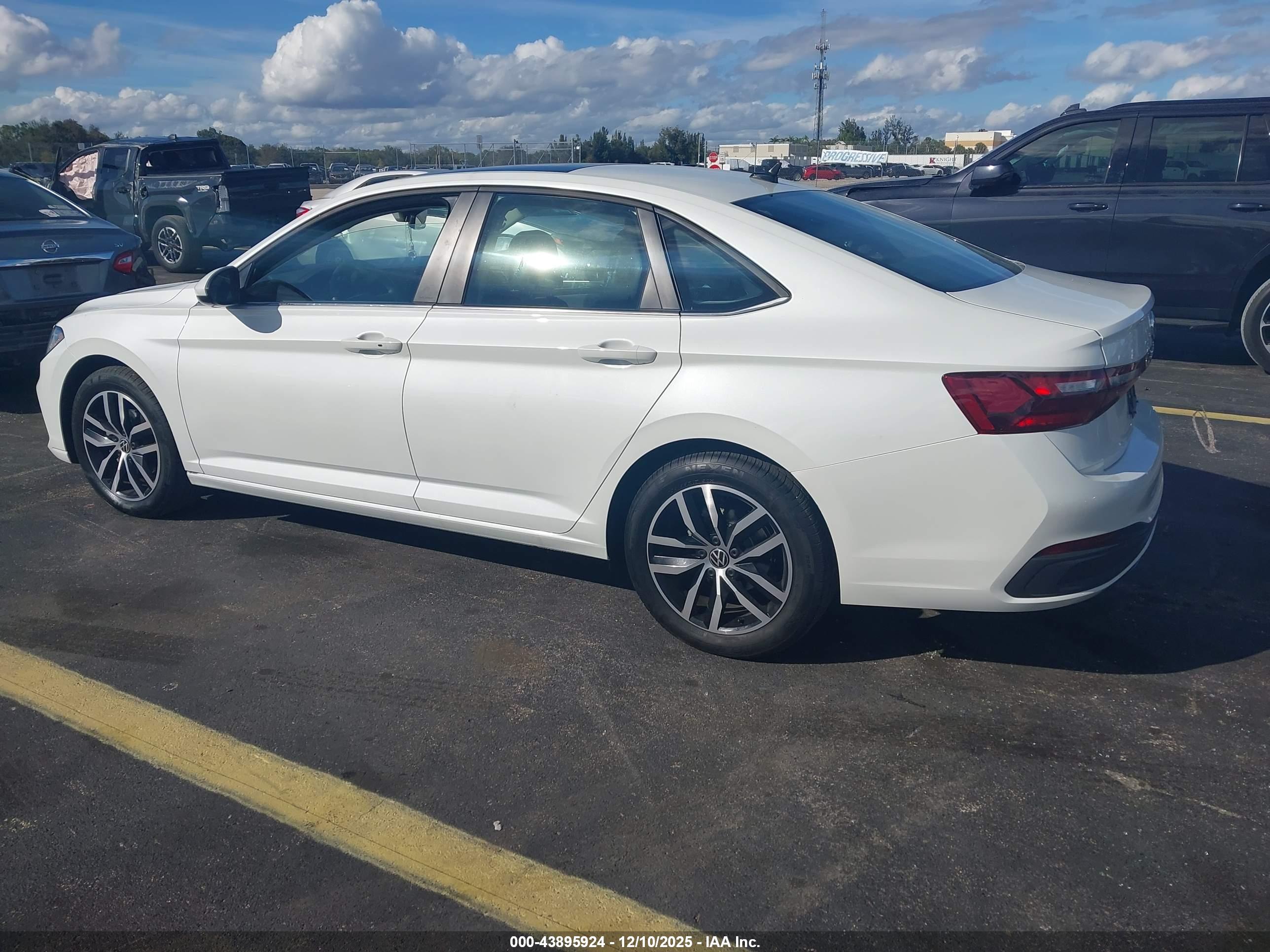 VOLKSWAGEN JETTA image 3