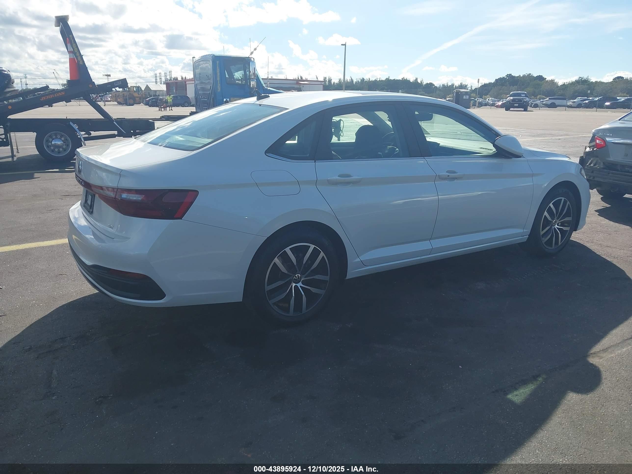 VOLKSWAGEN JETTA image 4