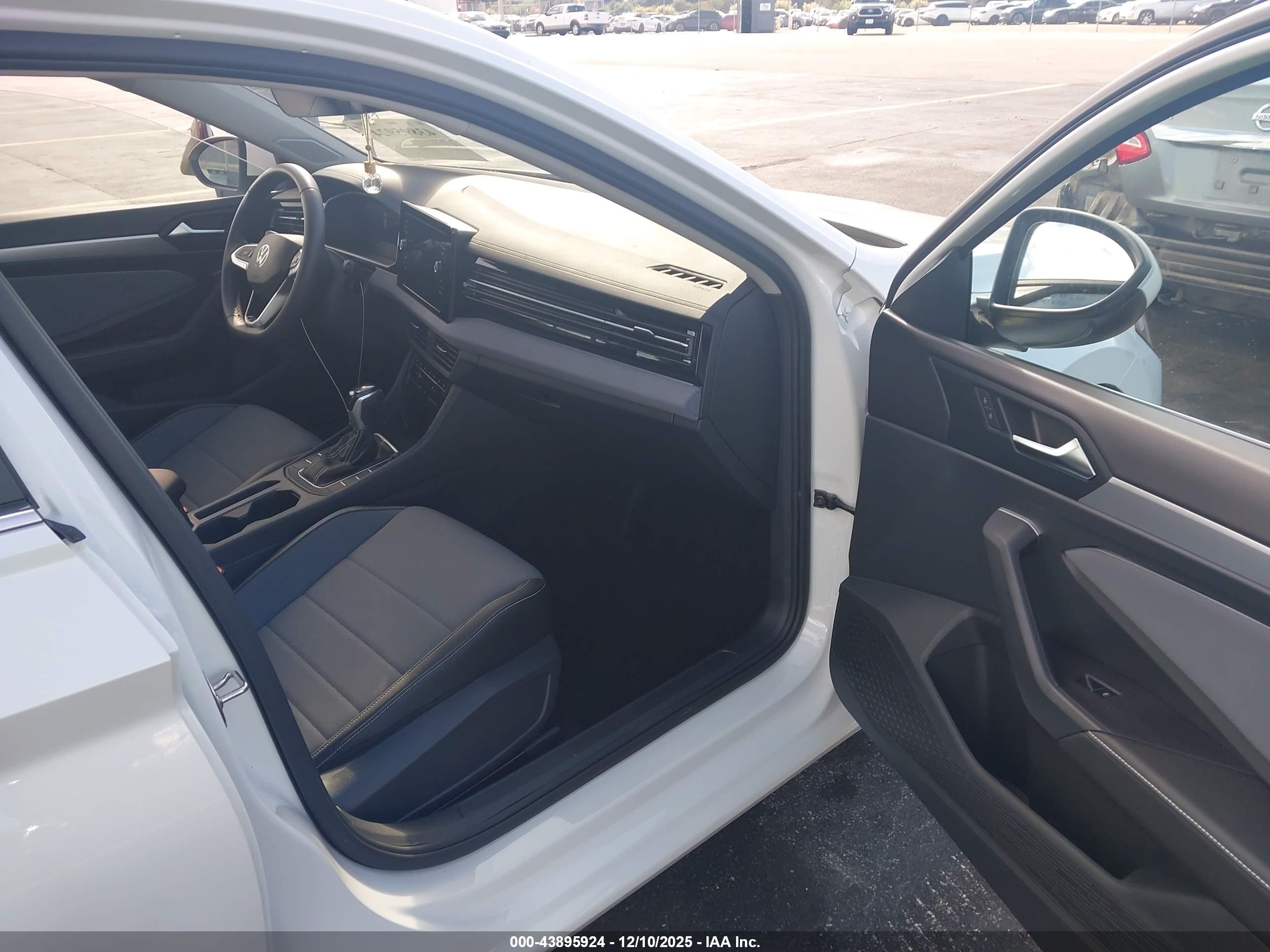 VOLKSWAGEN JETTA image 5