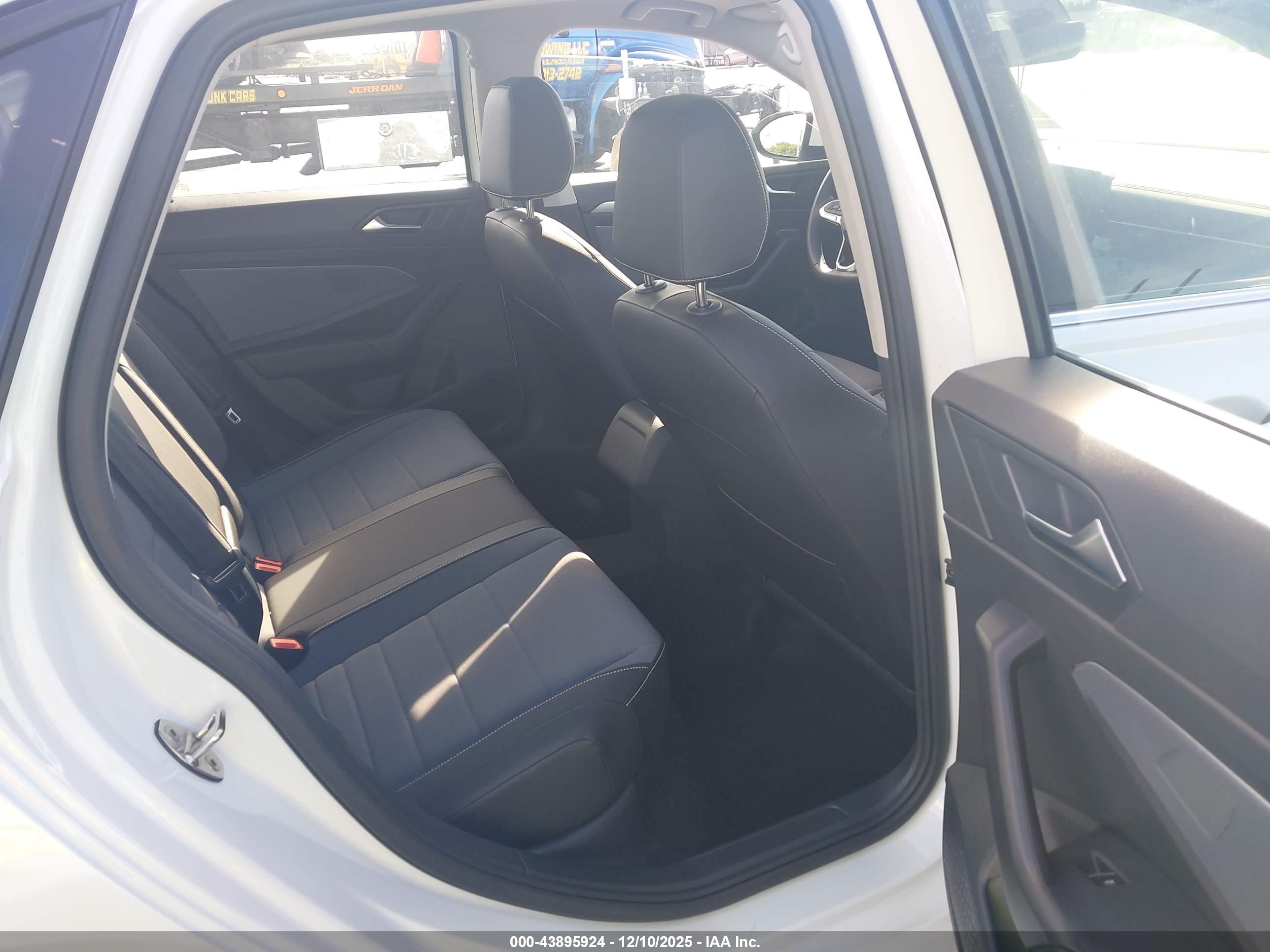 VOLKSWAGEN JETTA image 8
