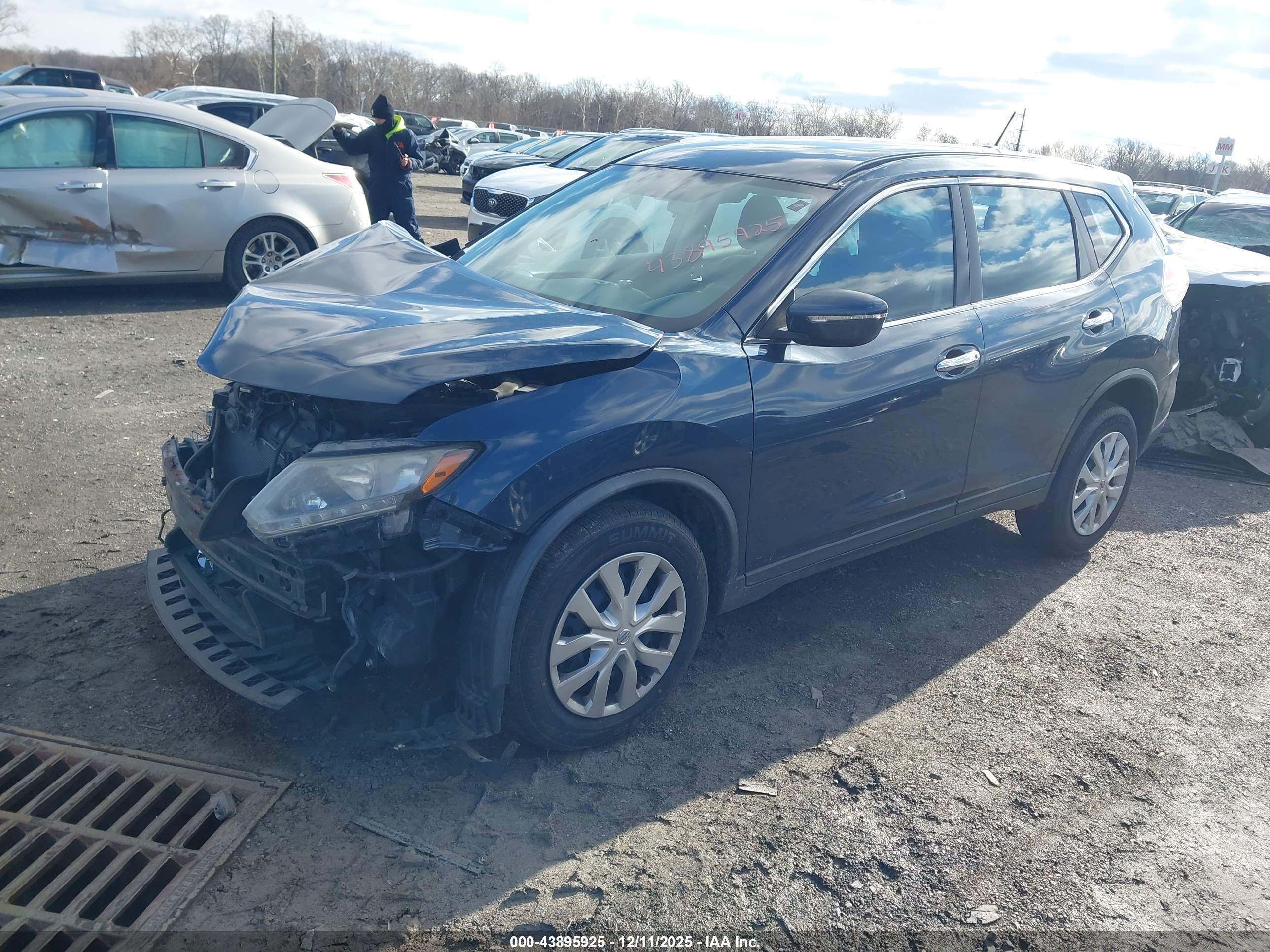 NISSAN ROGUE image 2
