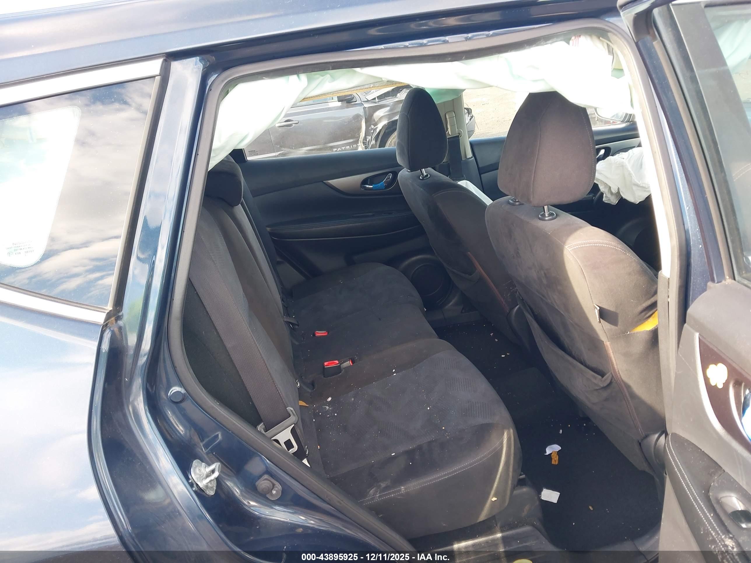 NISSAN ROGUE image 8