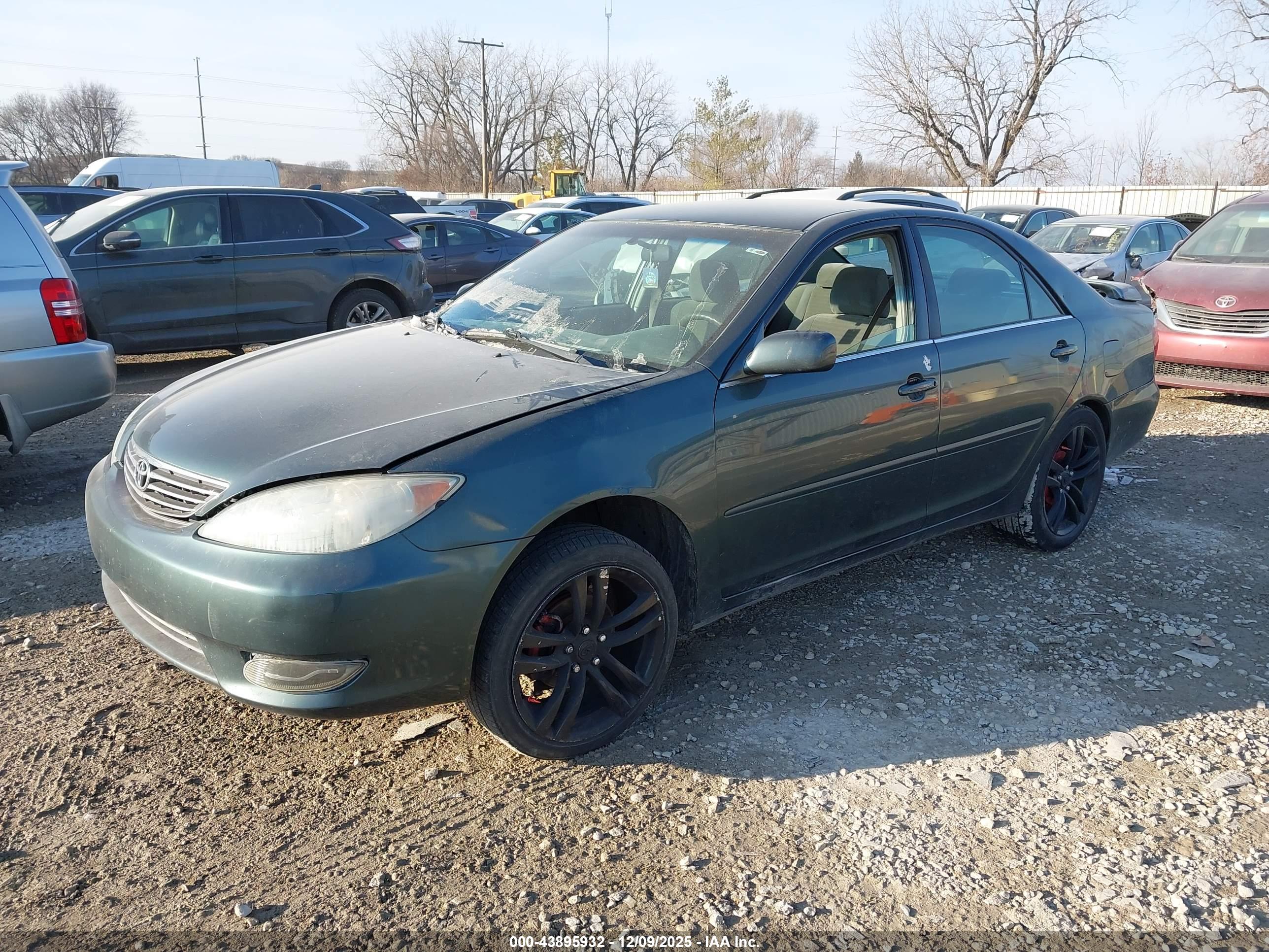 TOYOTA CAMRY image 2