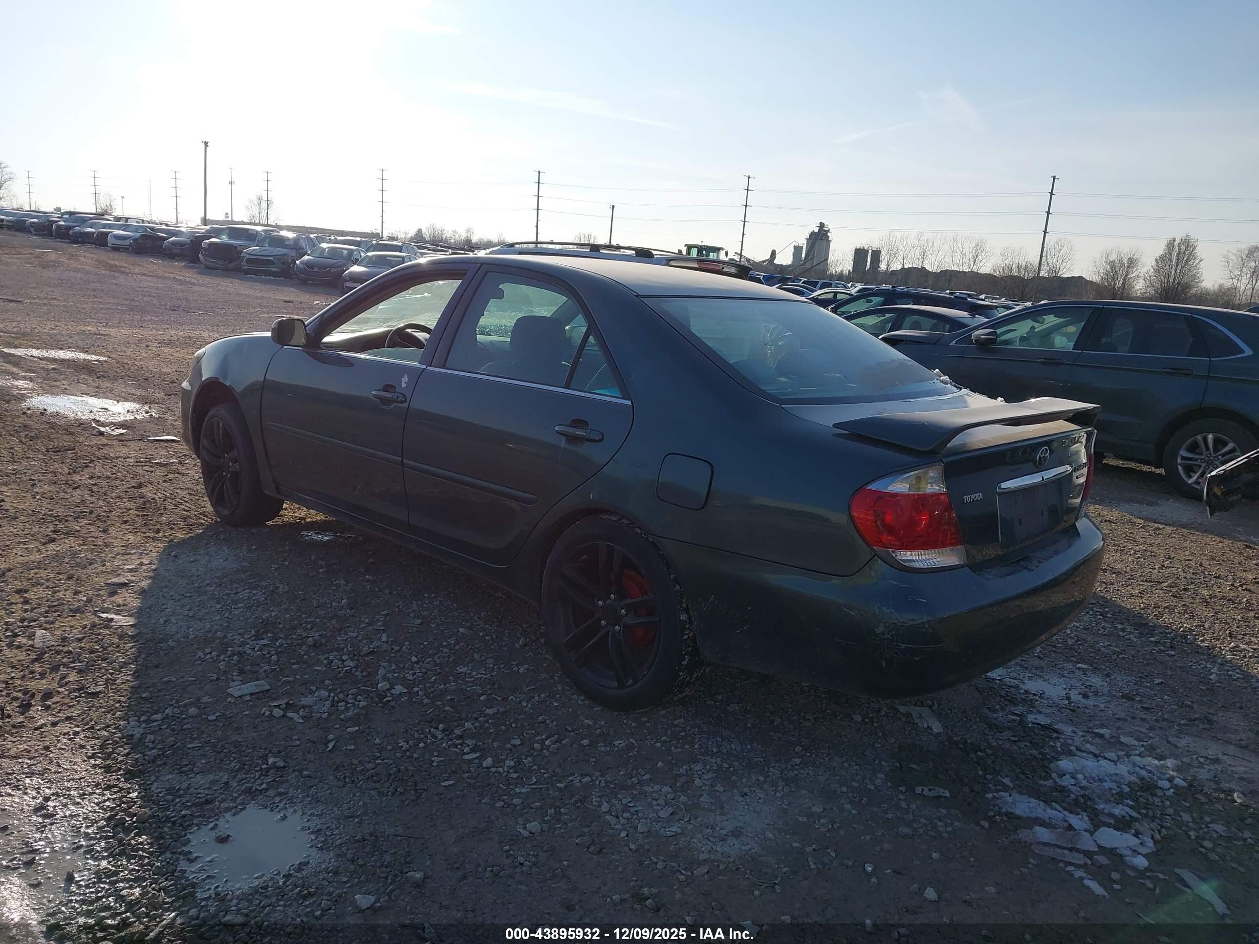 TOYOTA CAMRY image 3