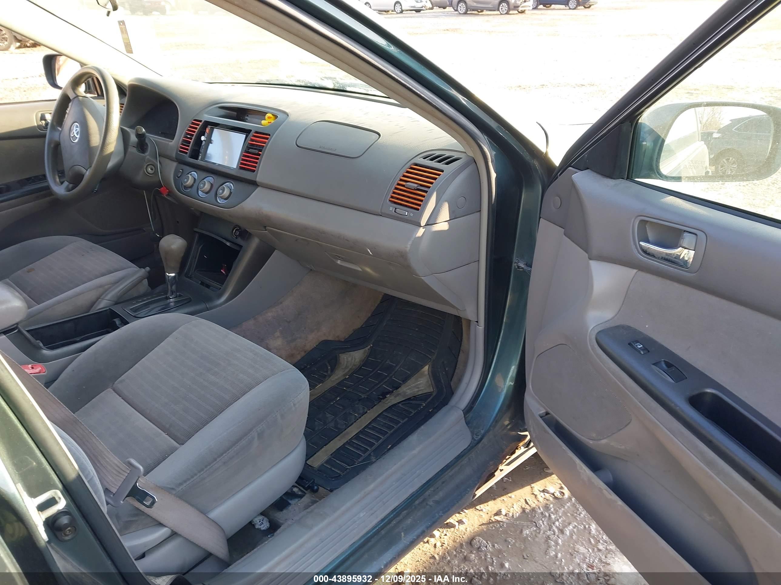 TOYOTA CAMRY image 5