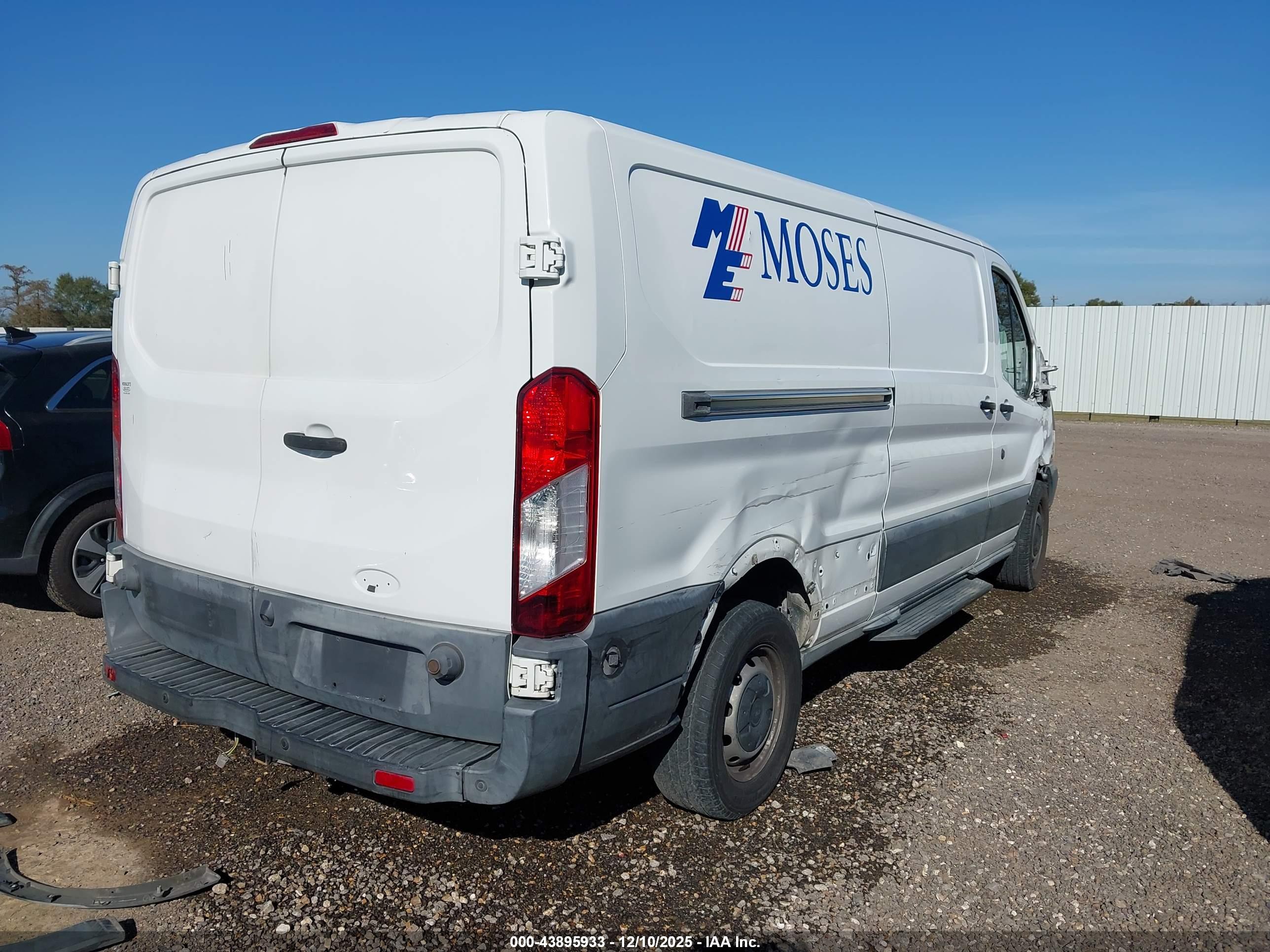 FORD TRANSIT-150 image 4