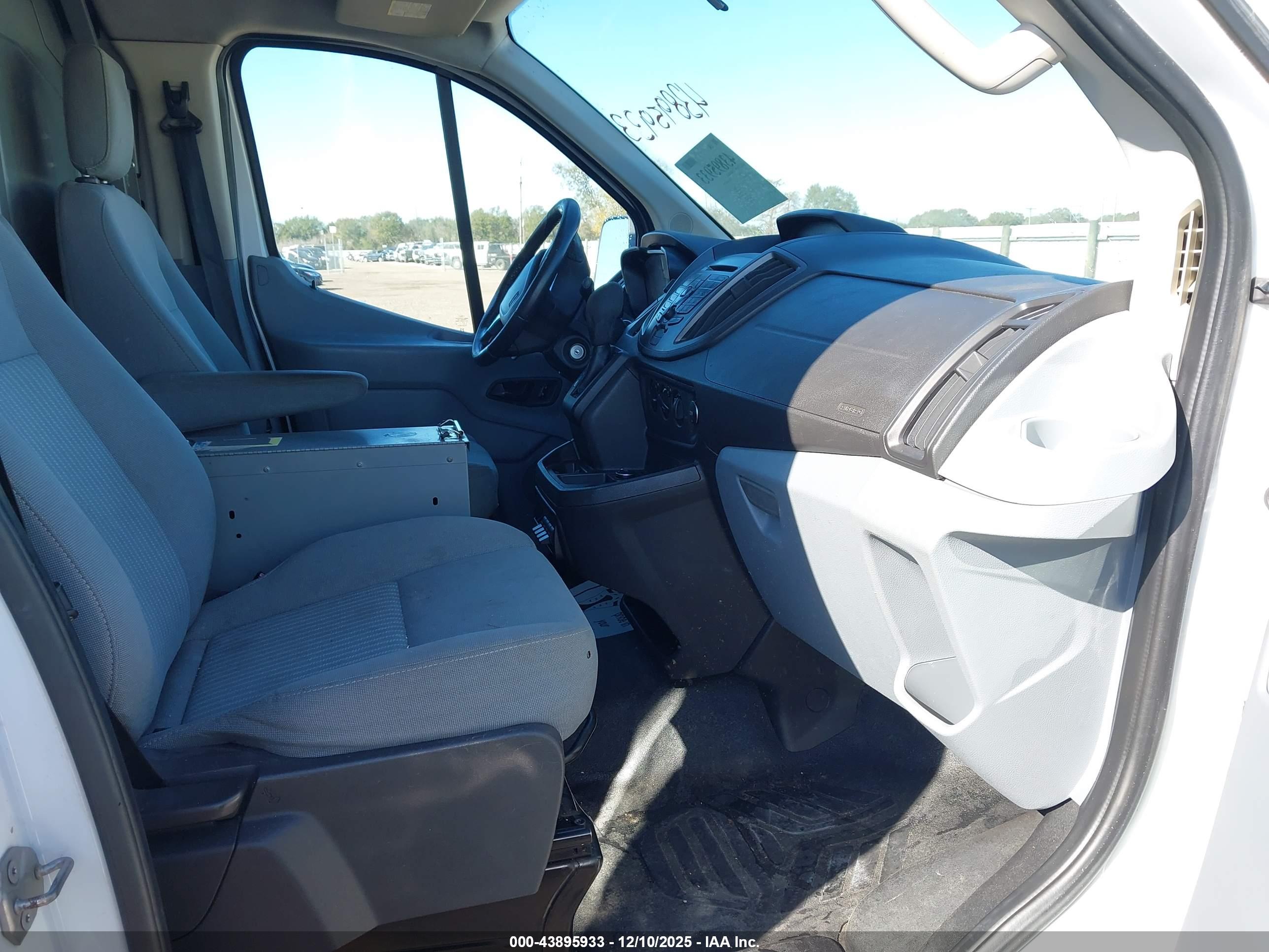 FORD TRANSIT-150 image 5
