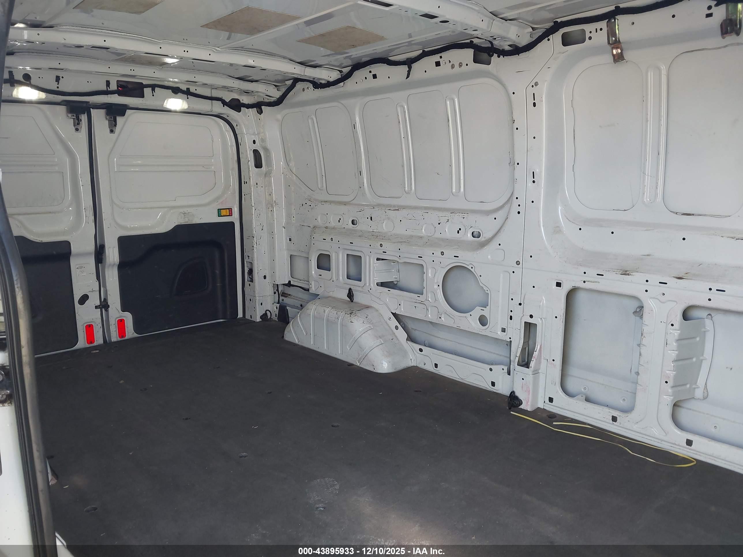 FORD TRANSIT-150 image 8