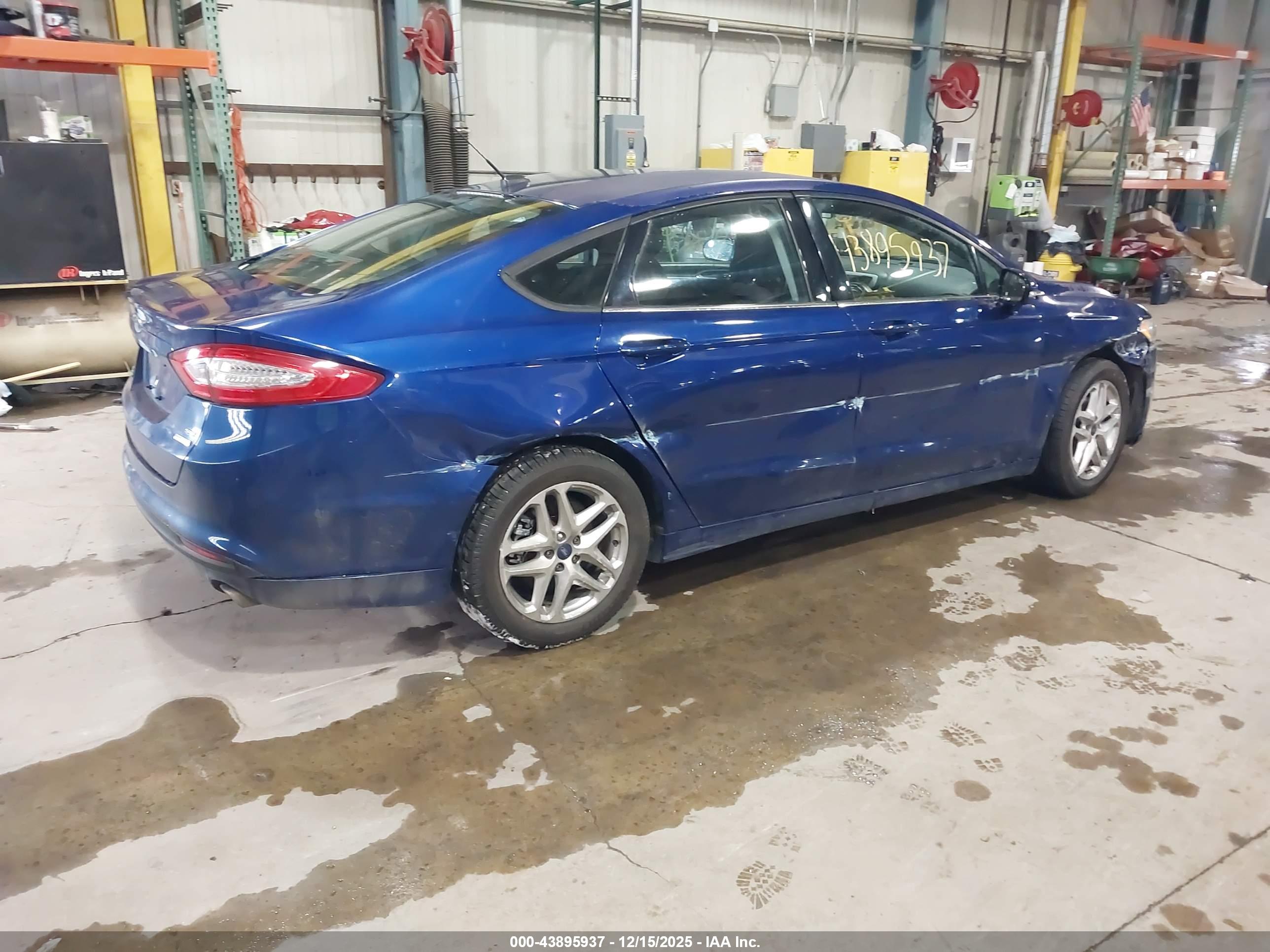 FORD FUSION image 4