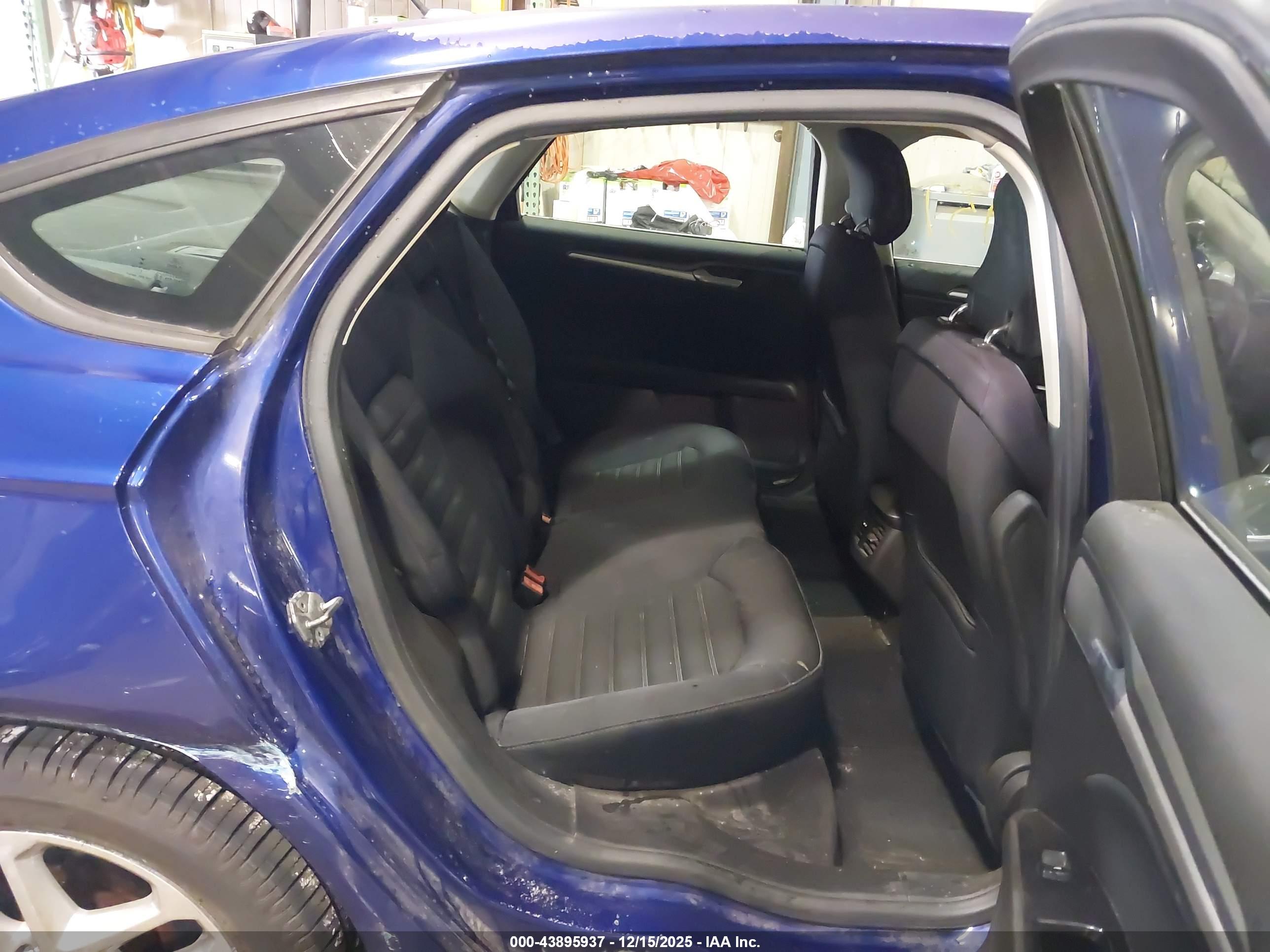 FORD FUSION image 8