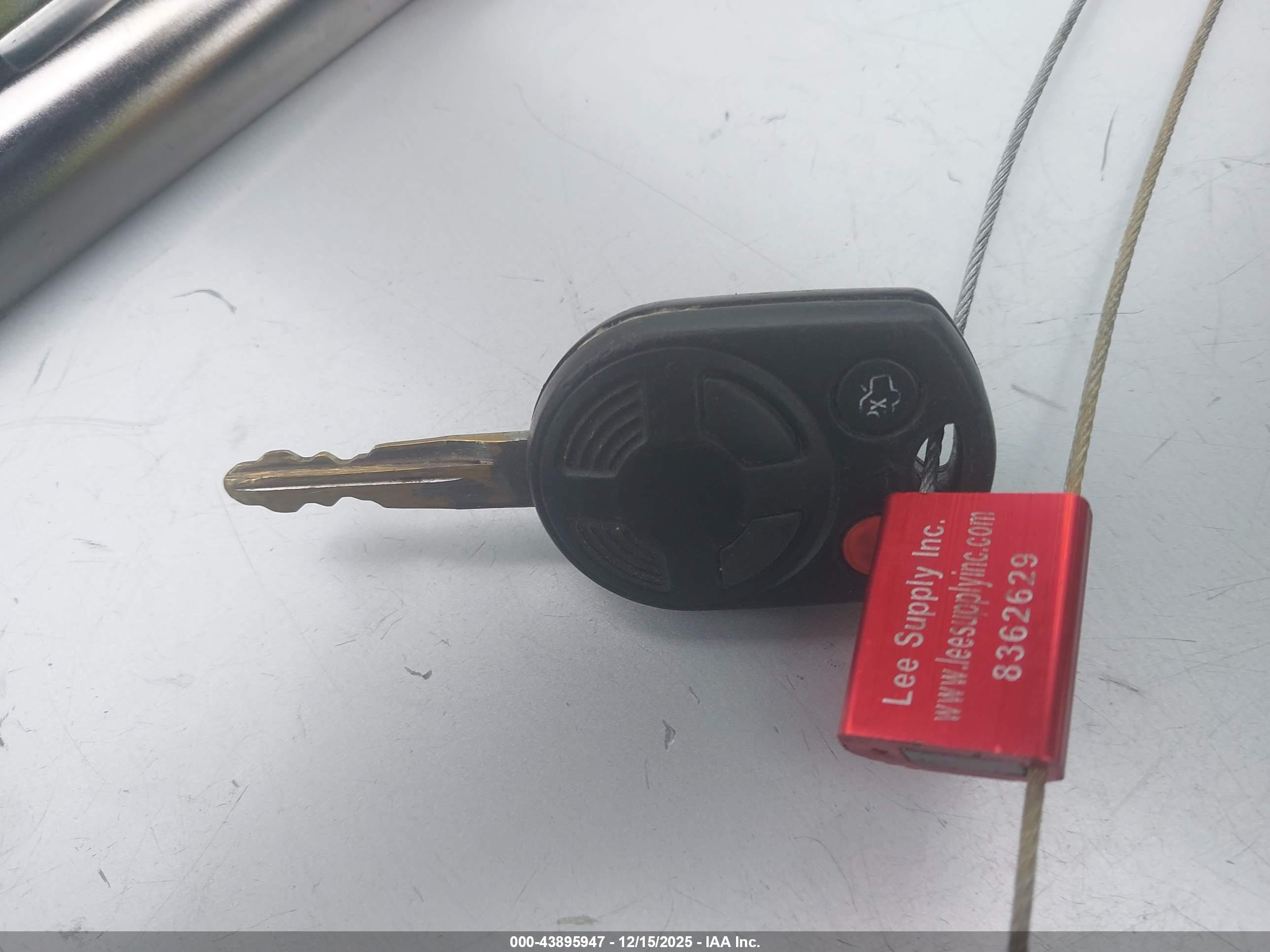 FORD FUSION image 11