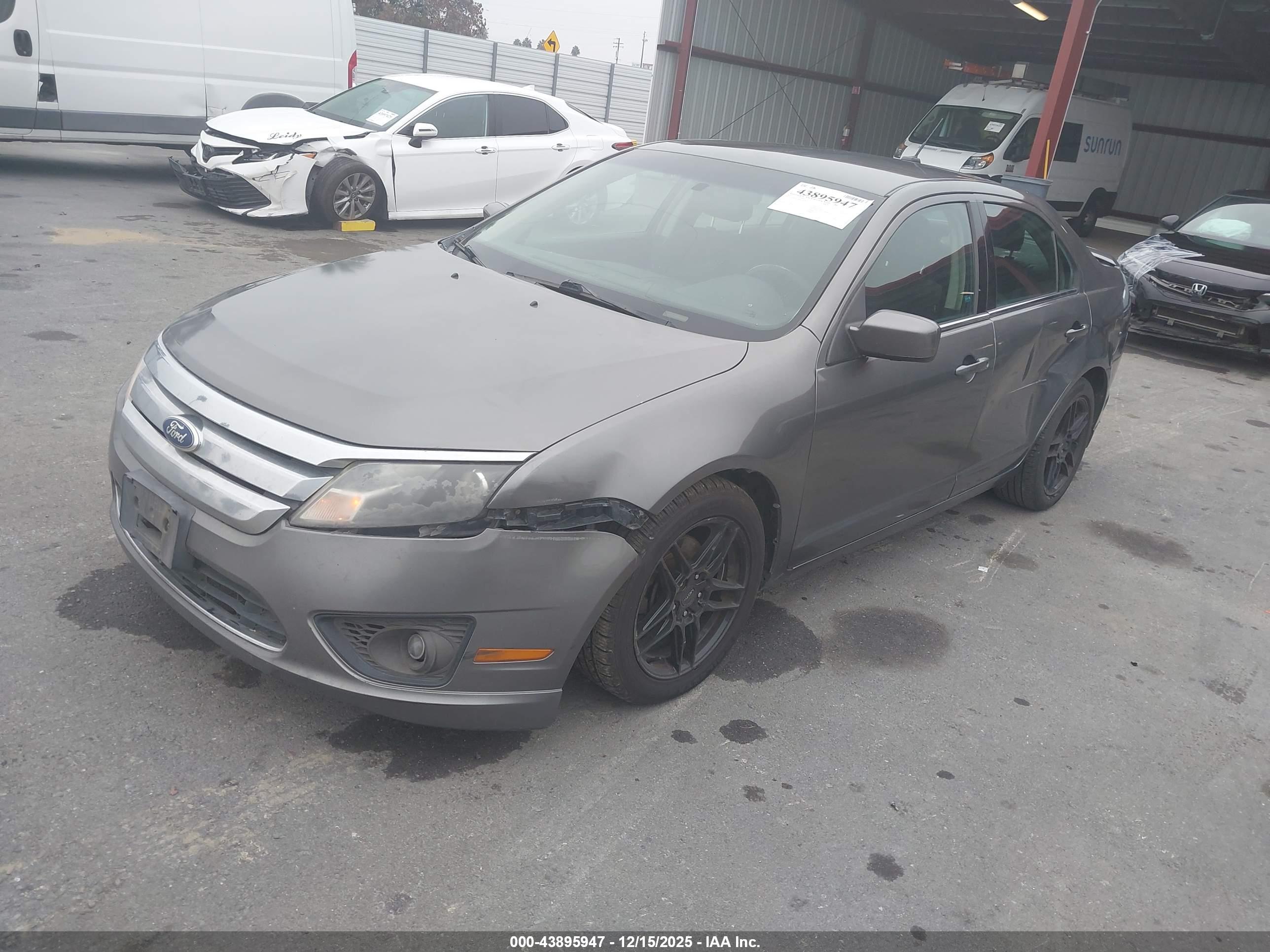 FORD FUSION image 2