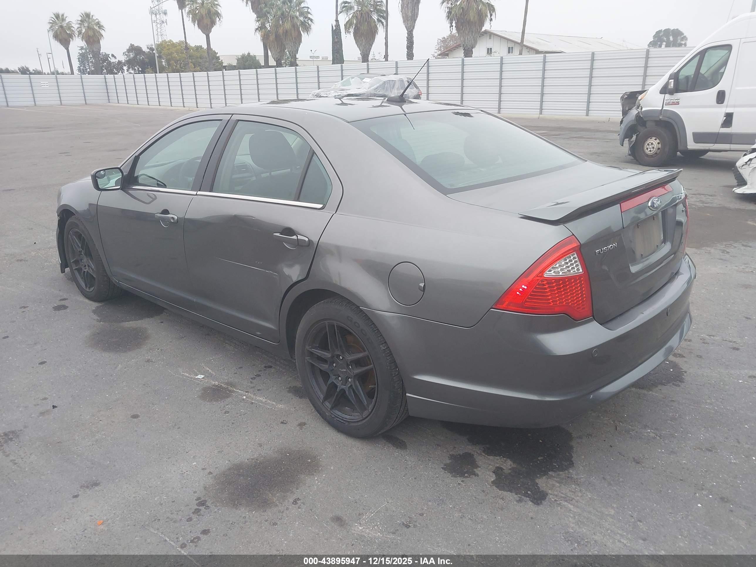 FORD FUSION image 3