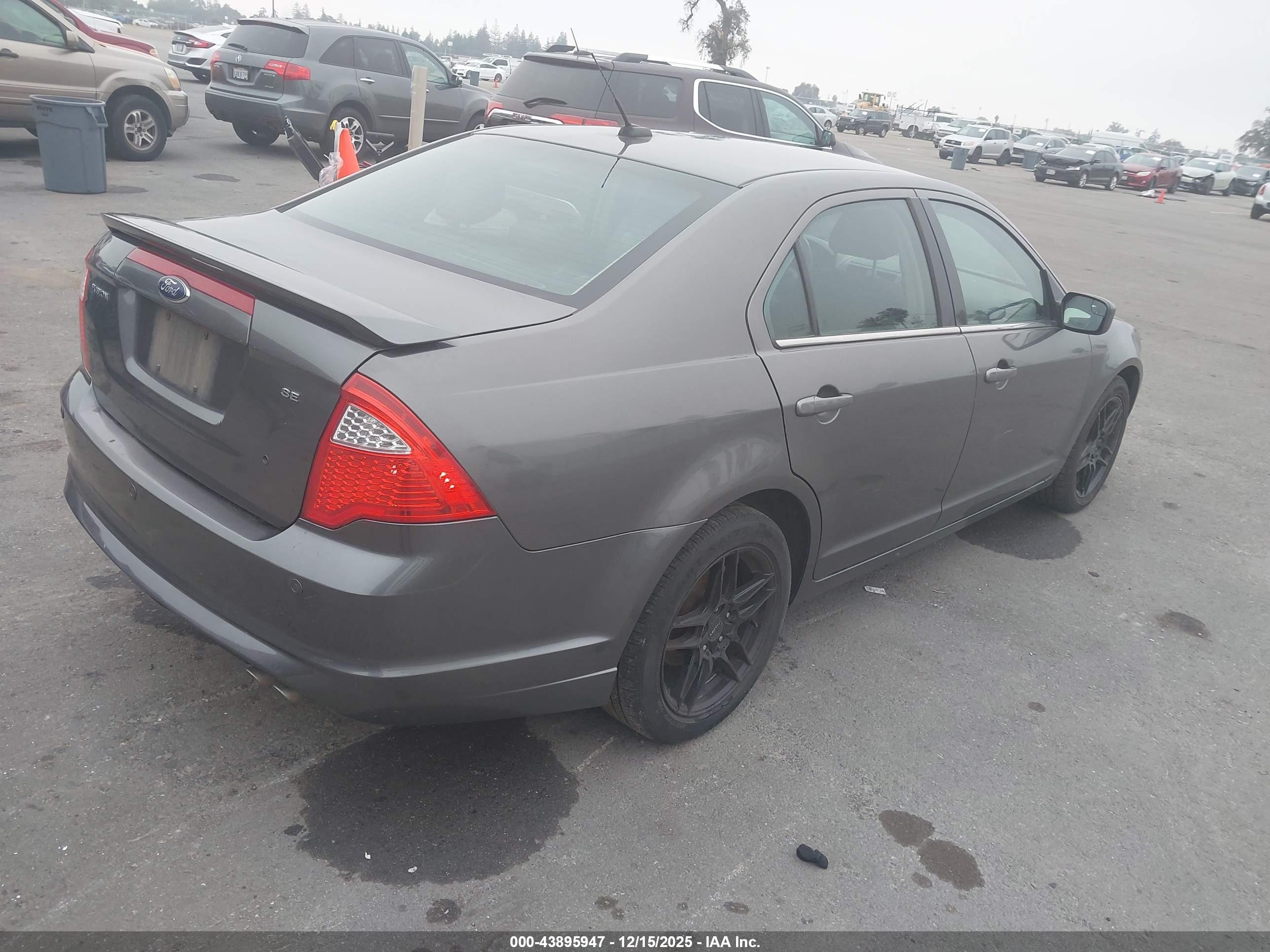 FORD FUSION image 4