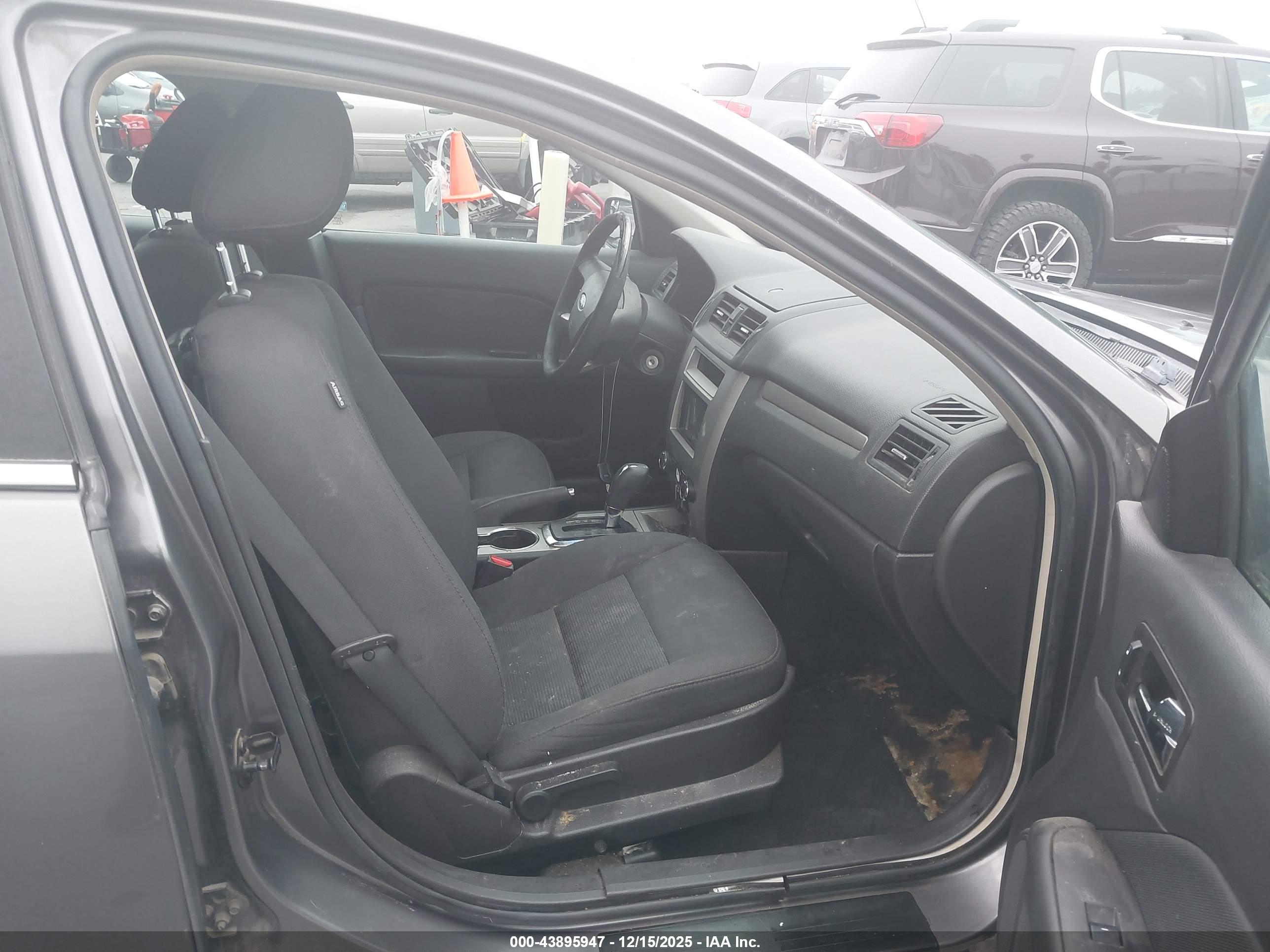 FORD FUSION image 5