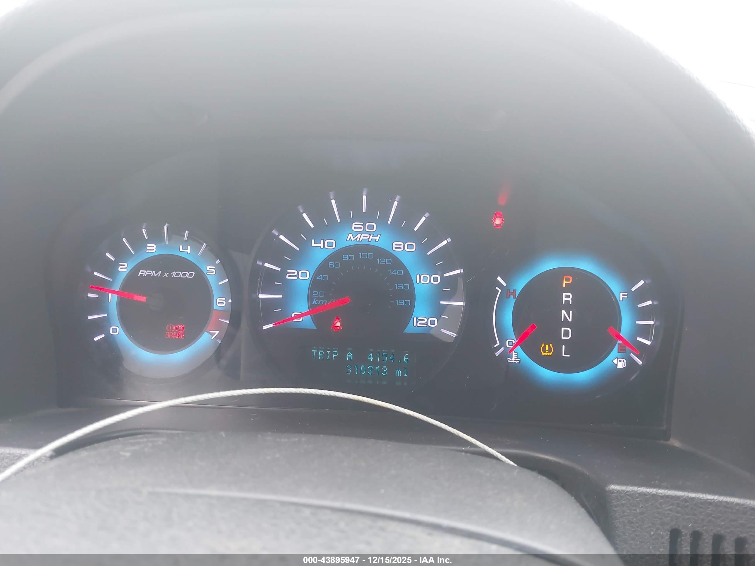 FORD FUSION image 7