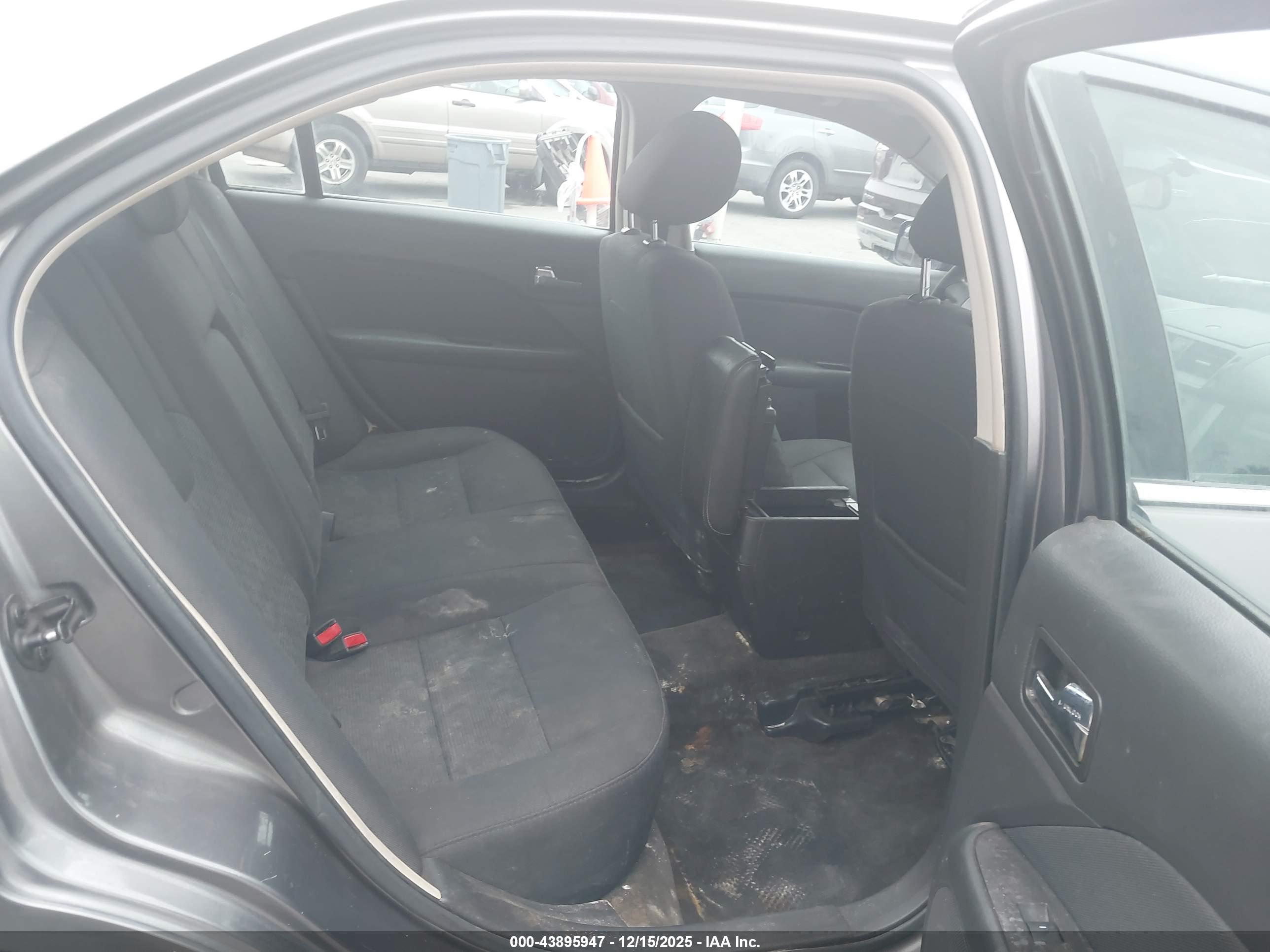 FORD FUSION image 8