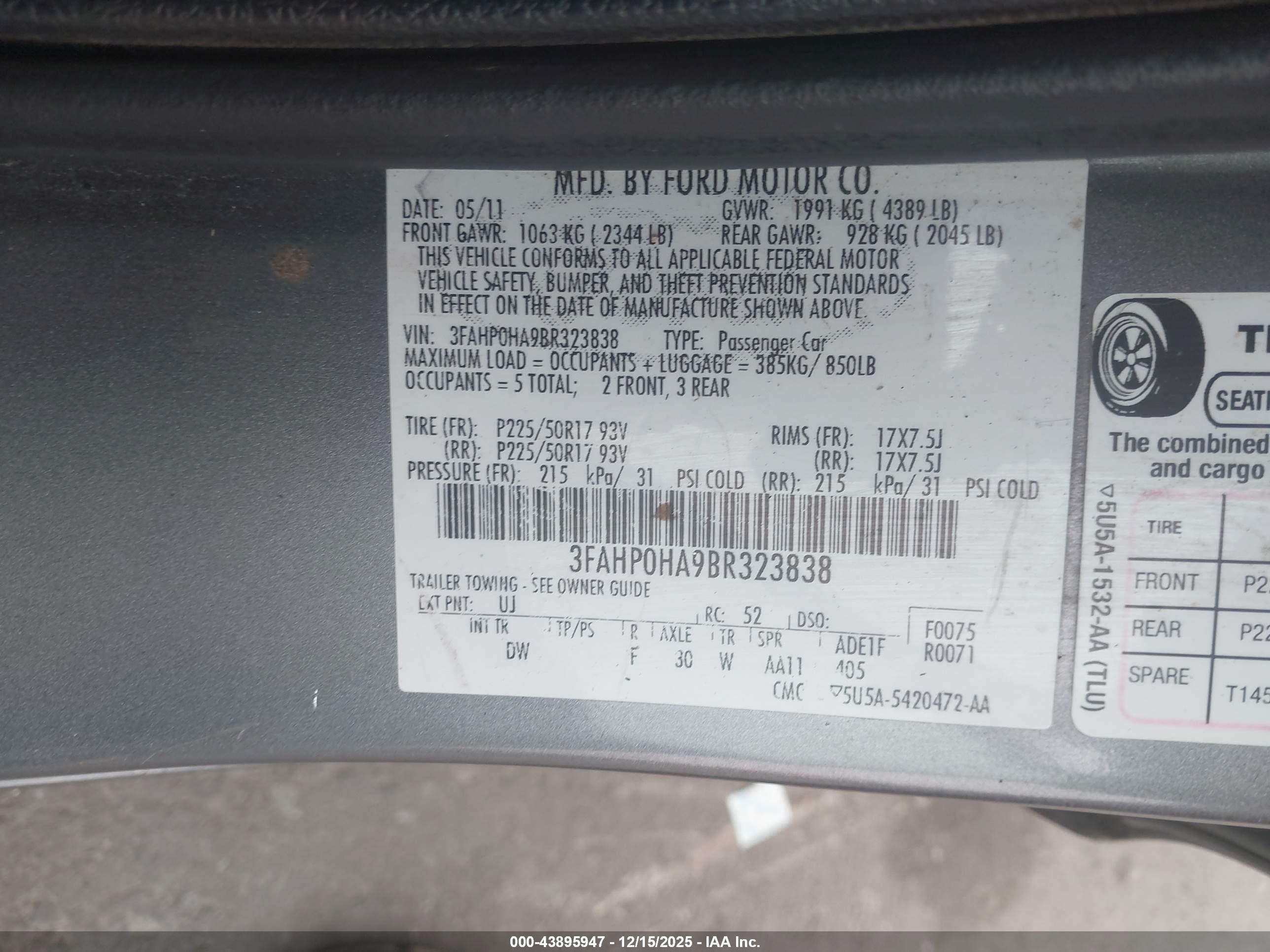 FORD FUSION image 9