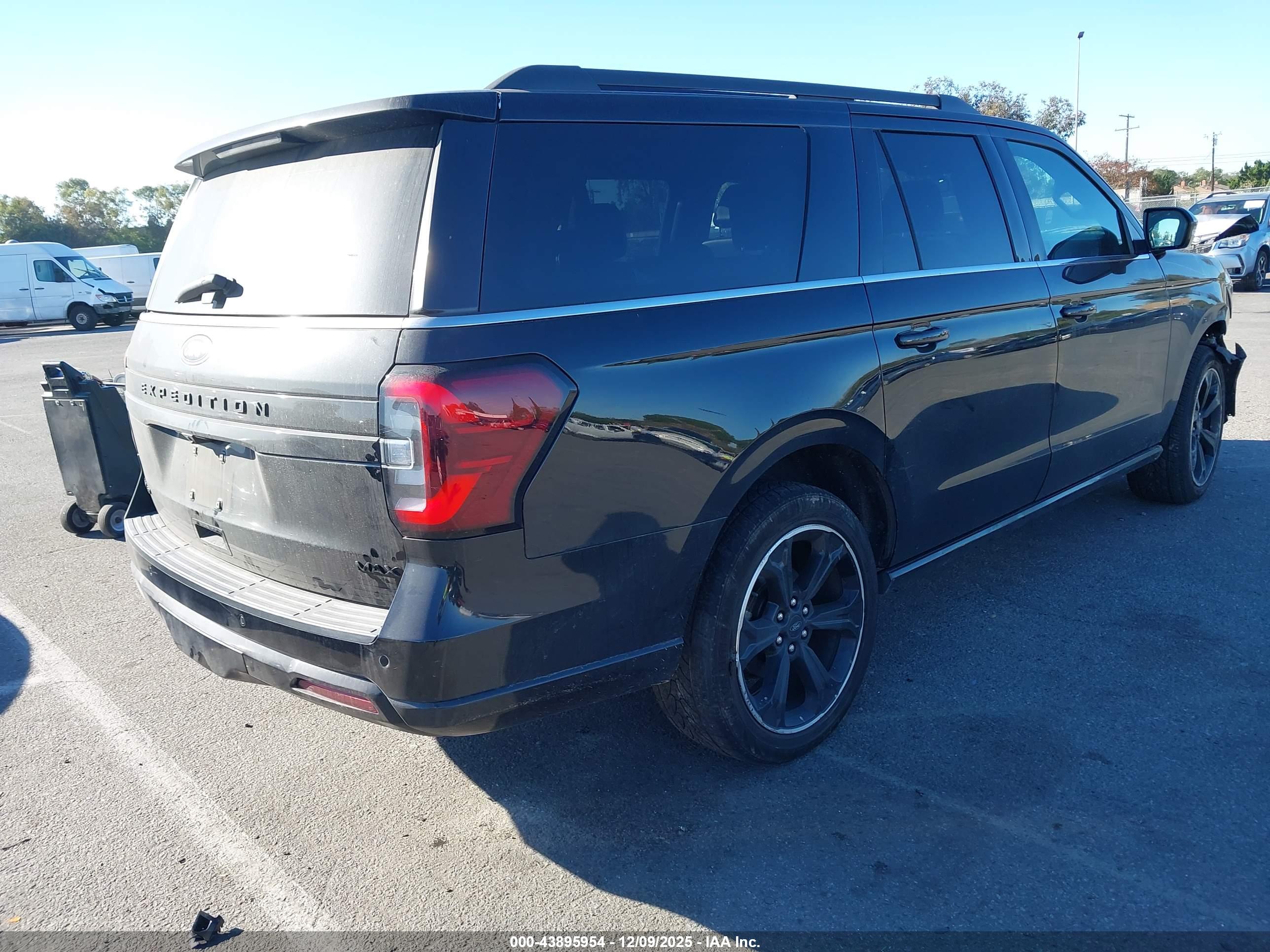 FORD EXPEDITION image 4