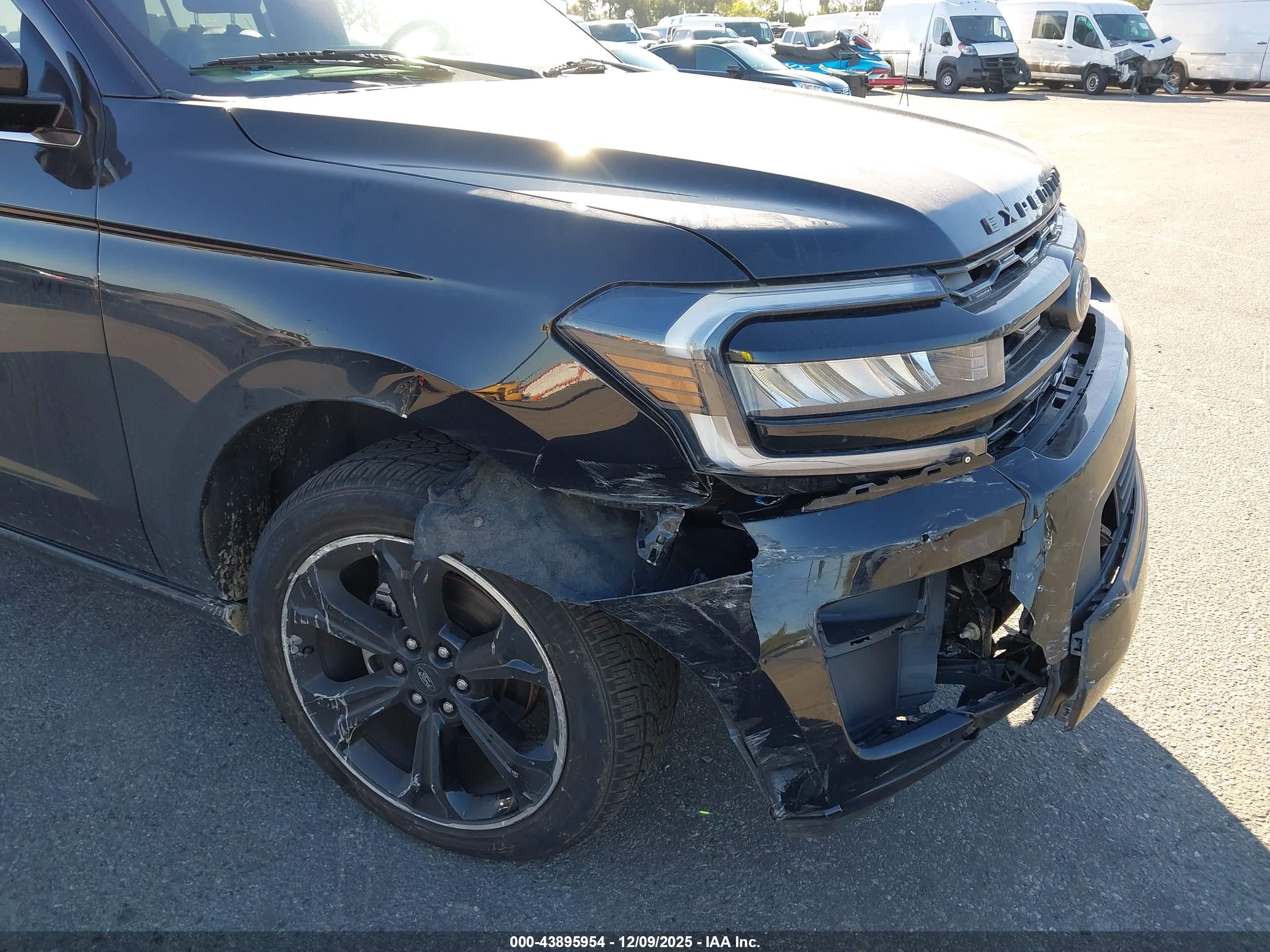 FORD EXPEDITION image 6