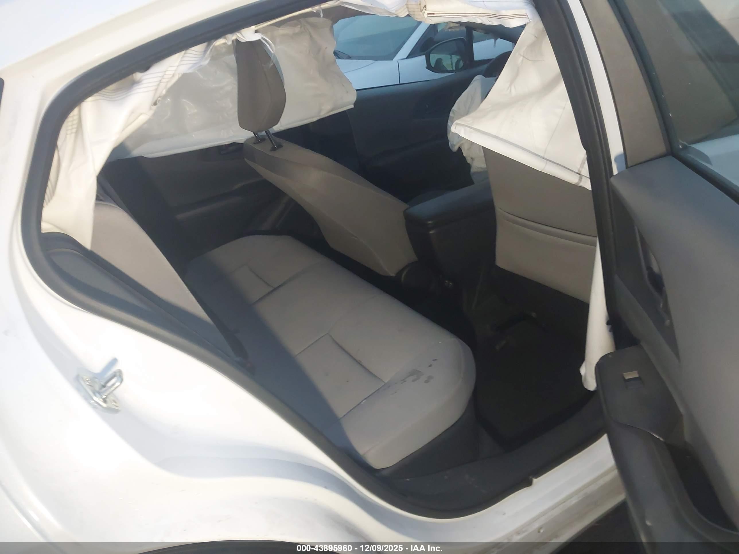 TOYOTA PRIUS image 8