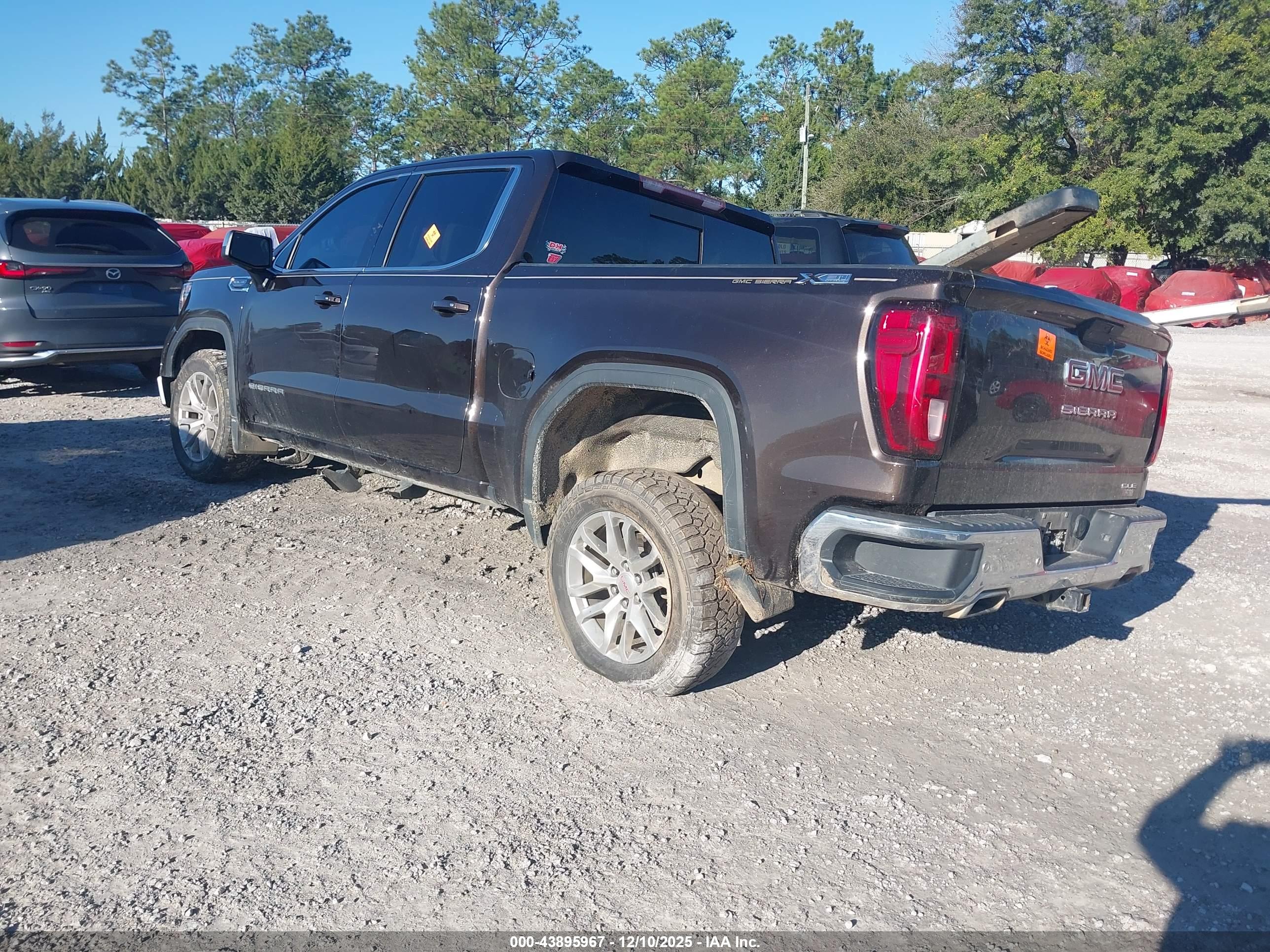 GMC SIERRA image 3