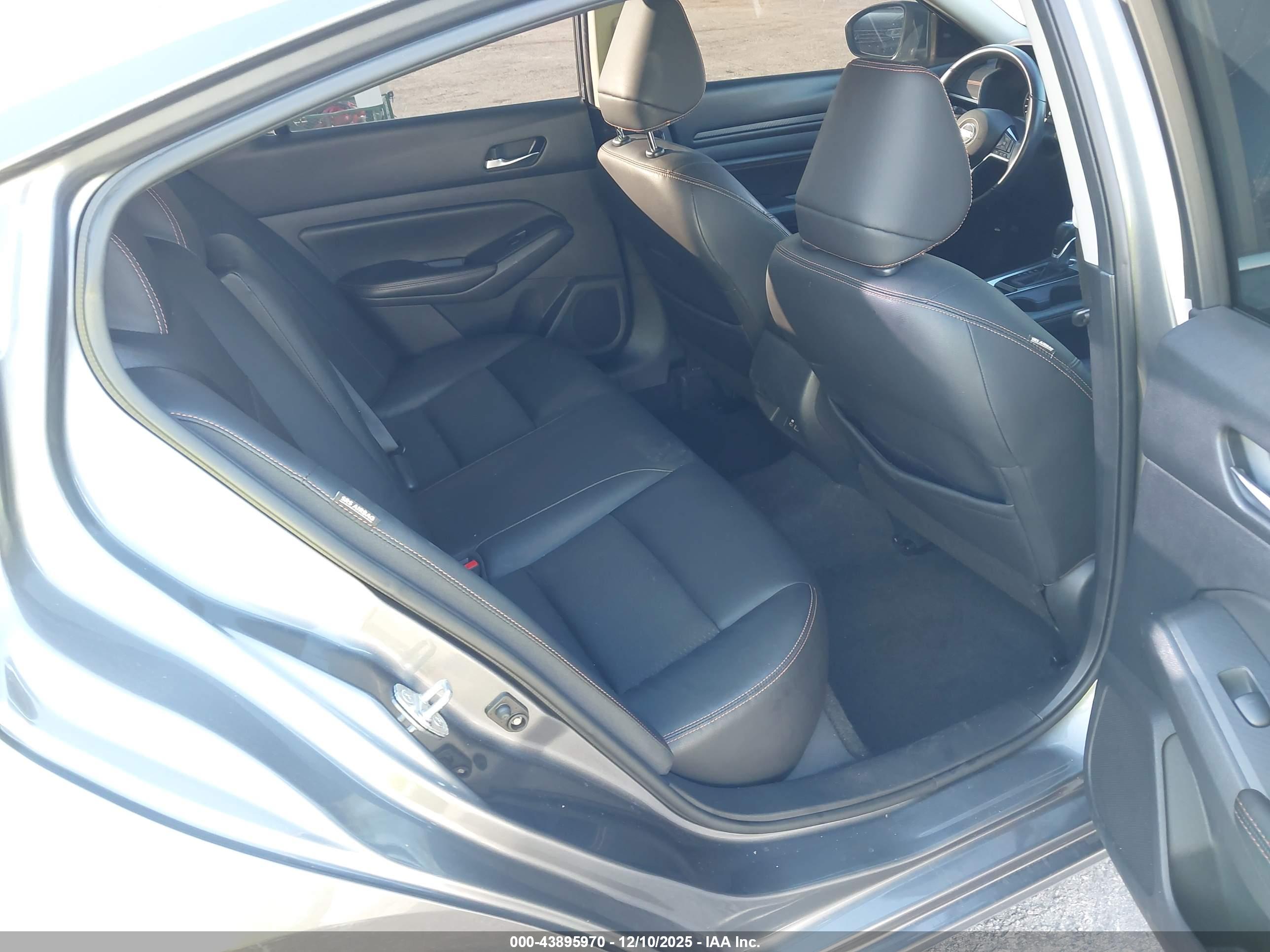 NISSAN ALTIMA image 8