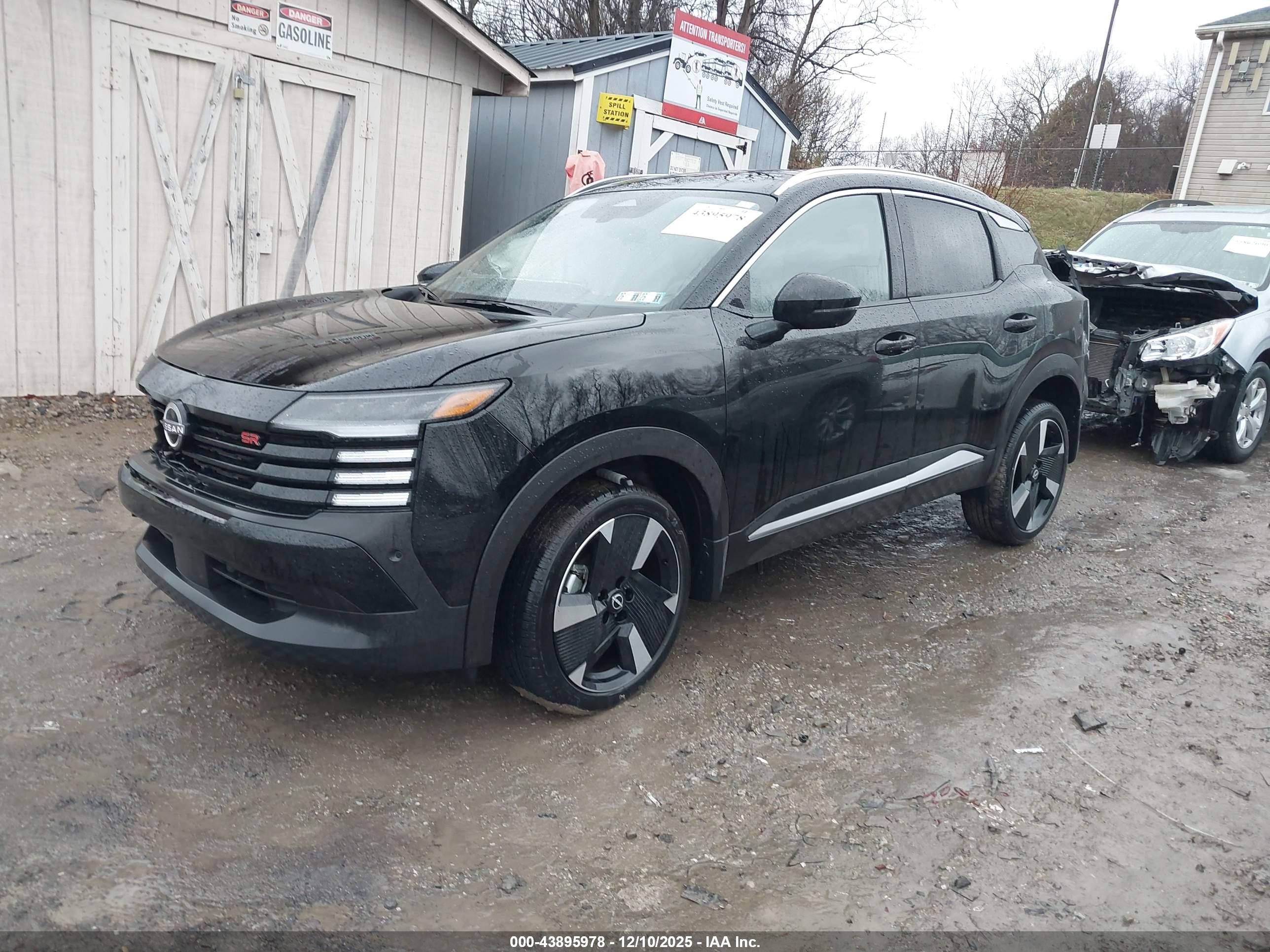 NISSAN KICKS image 2