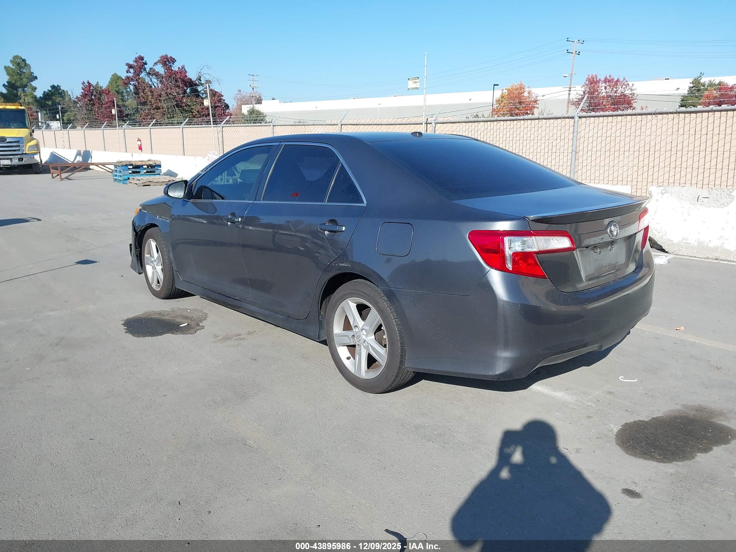 TOYOTA CAMRY image 3