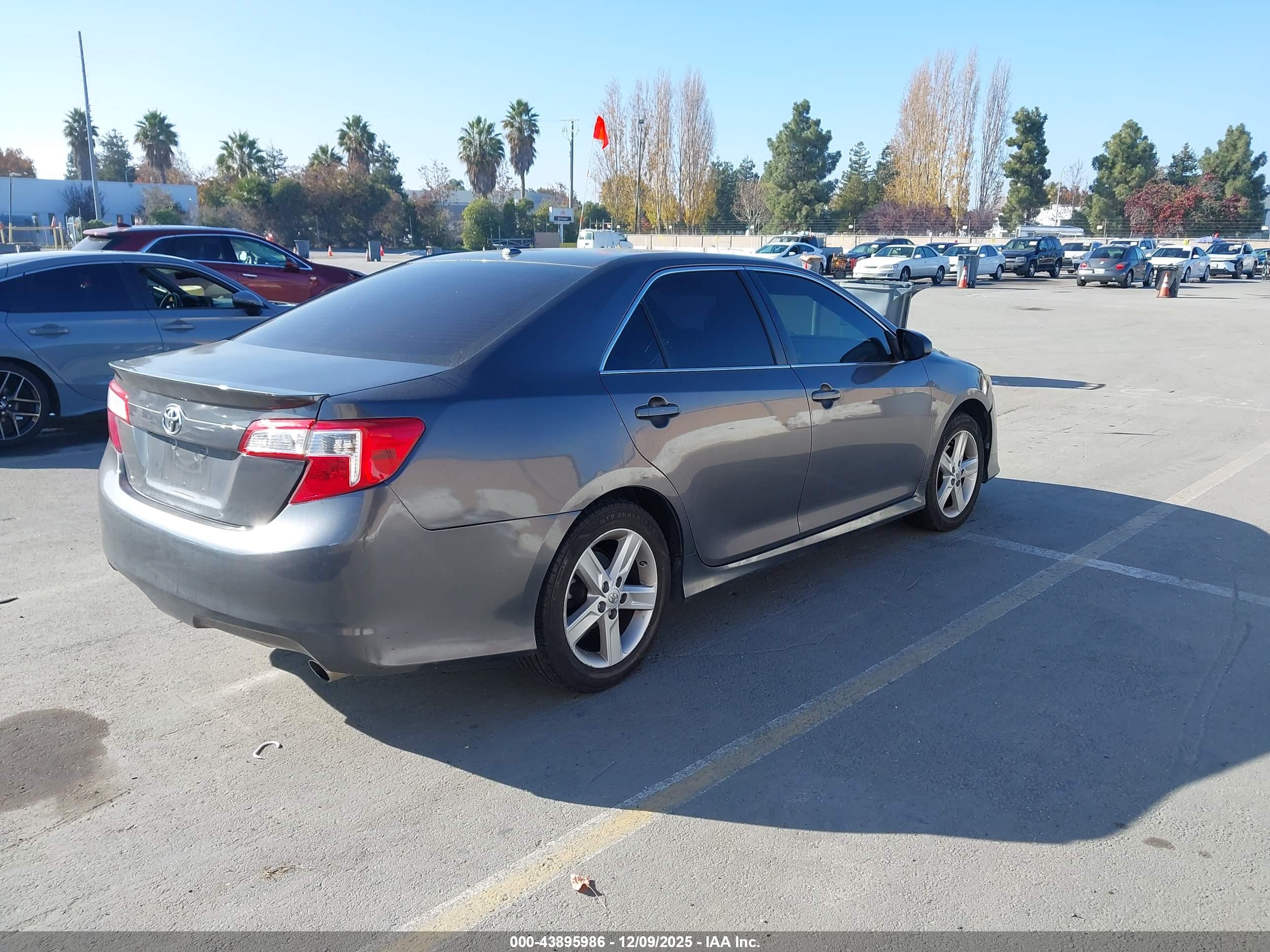 TOYOTA CAMRY image 4