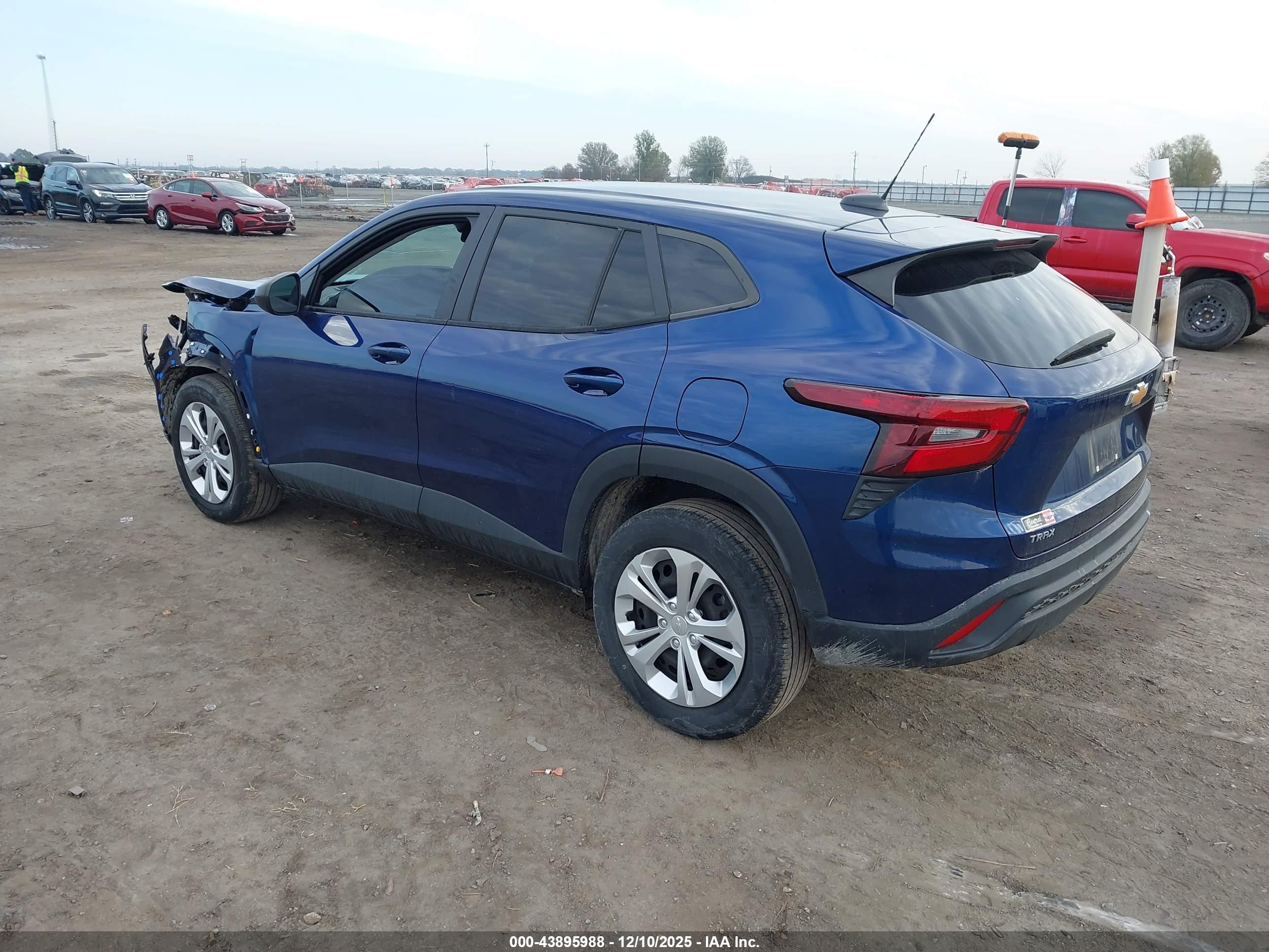 CHEVROLET TRAX image 3