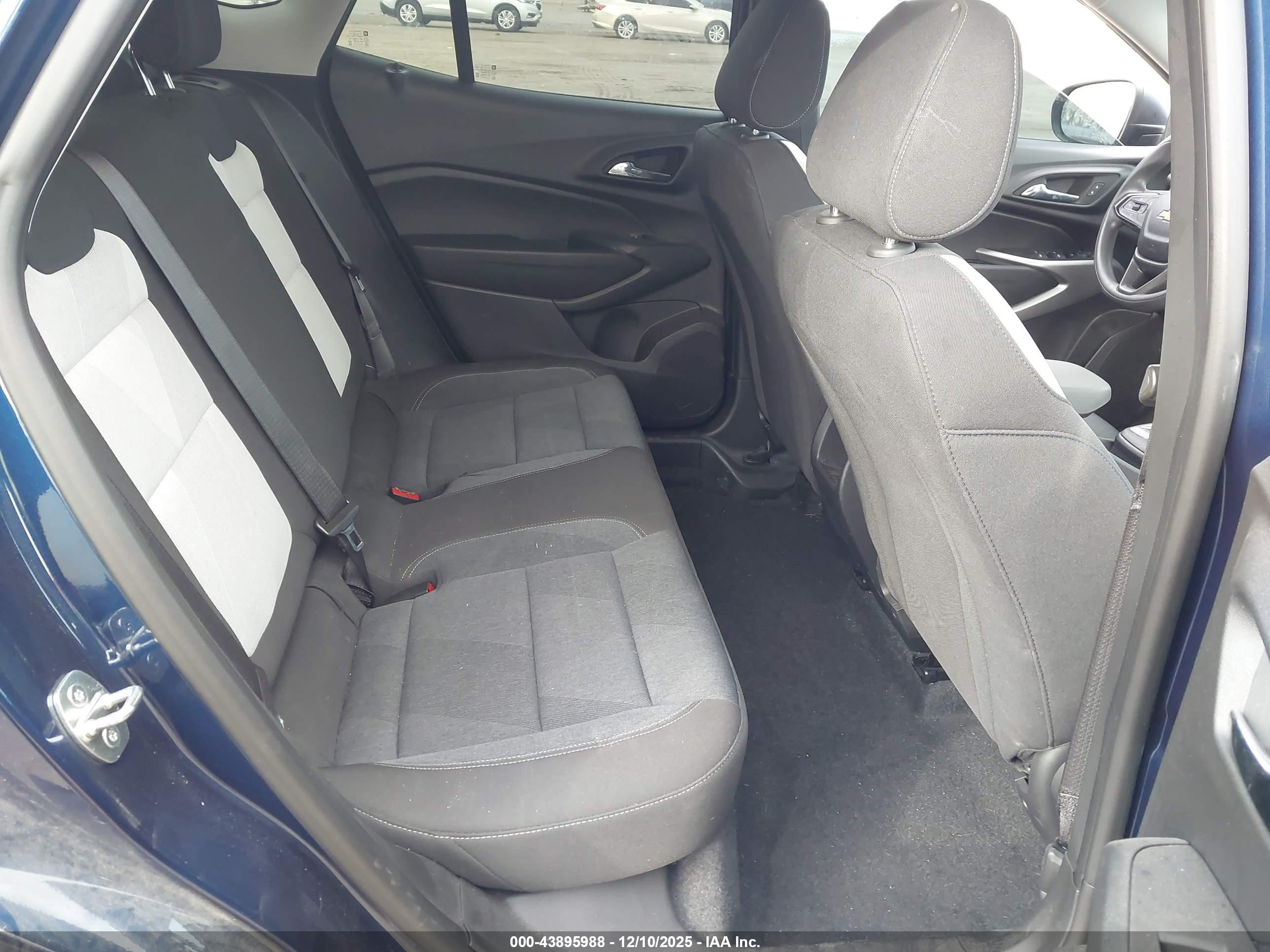 CHEVROLET TRAX image 8