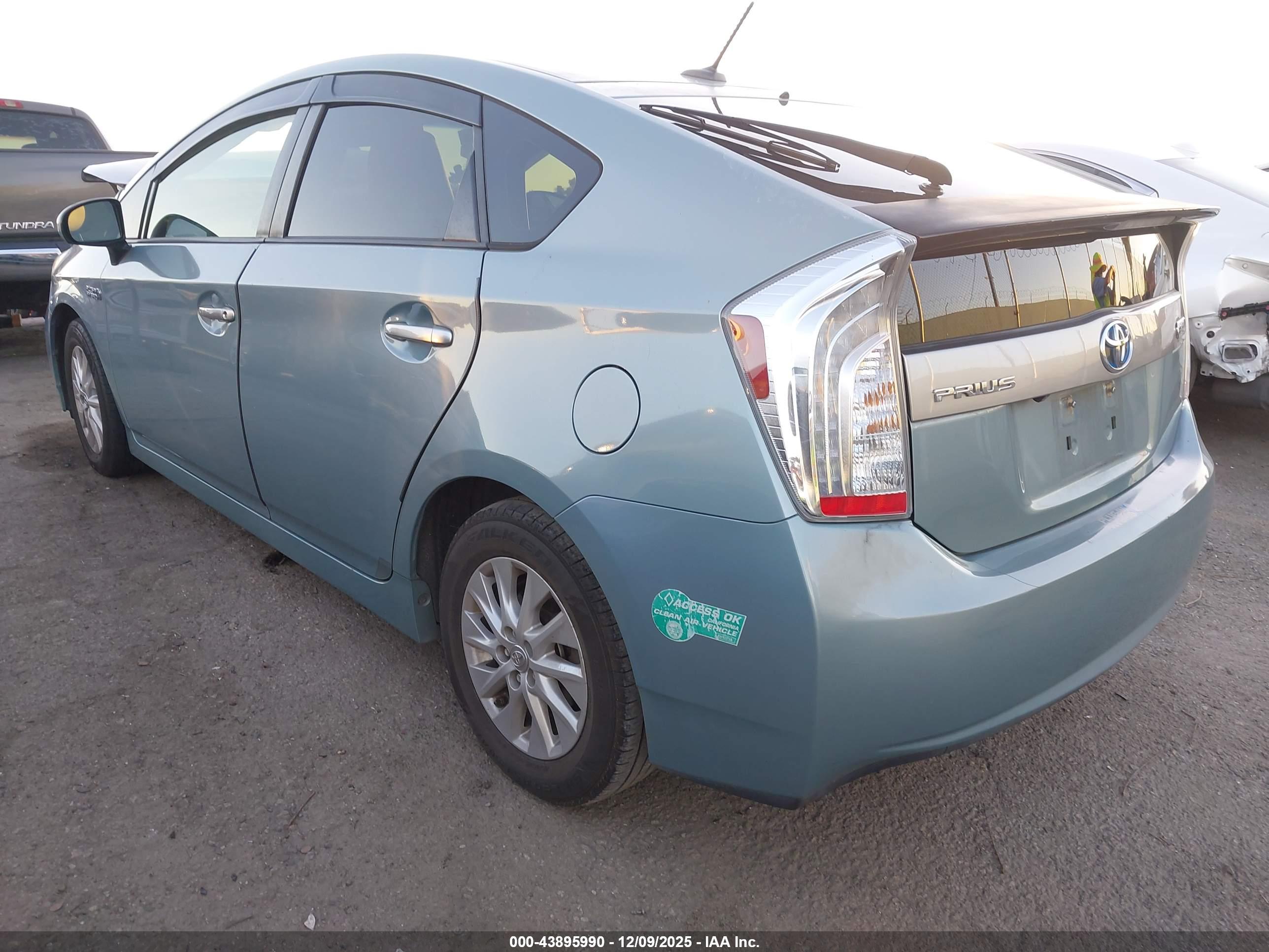 TOYOTA PRIUS image 3