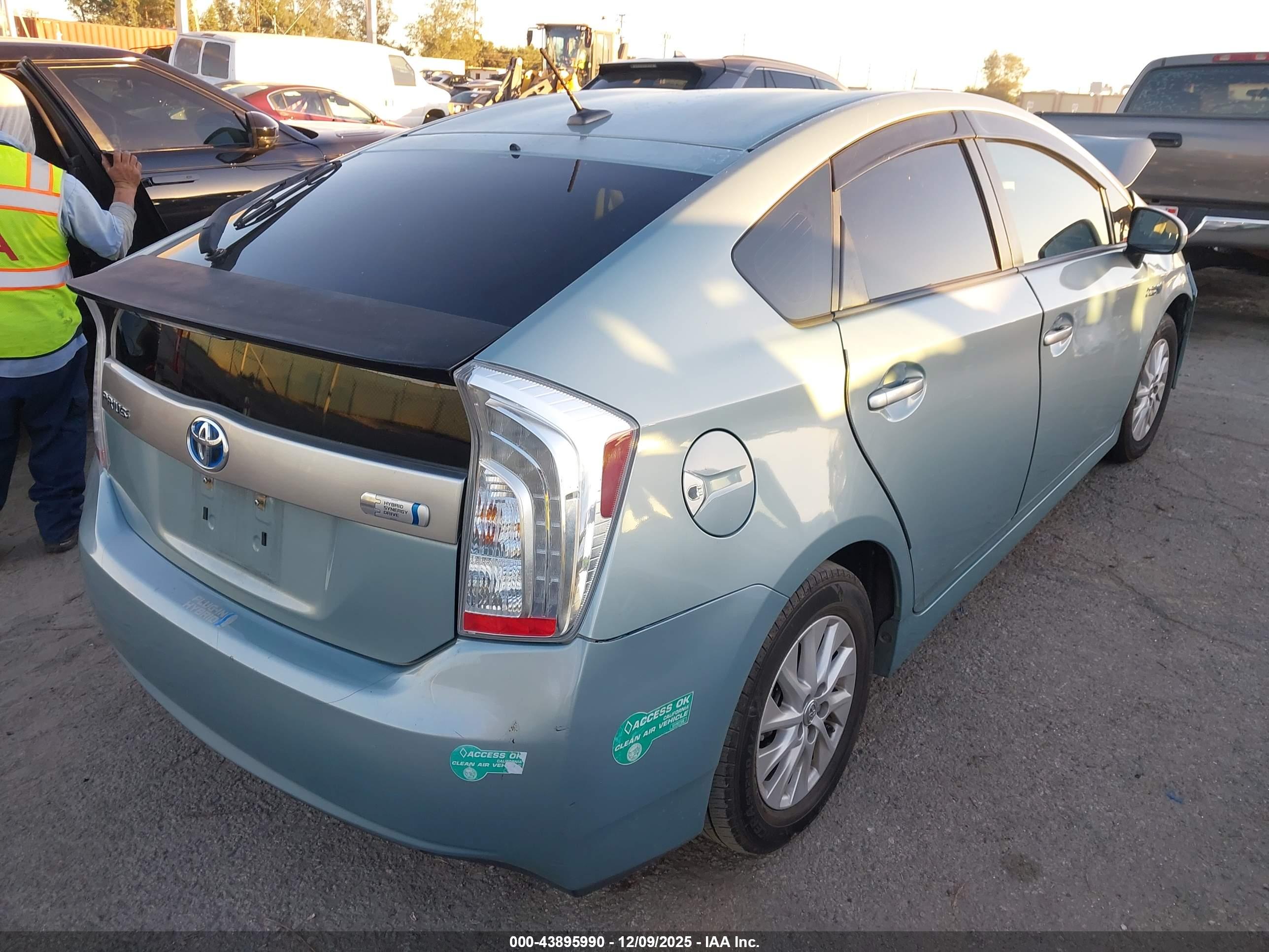 TOYOTA PRIUS image 4