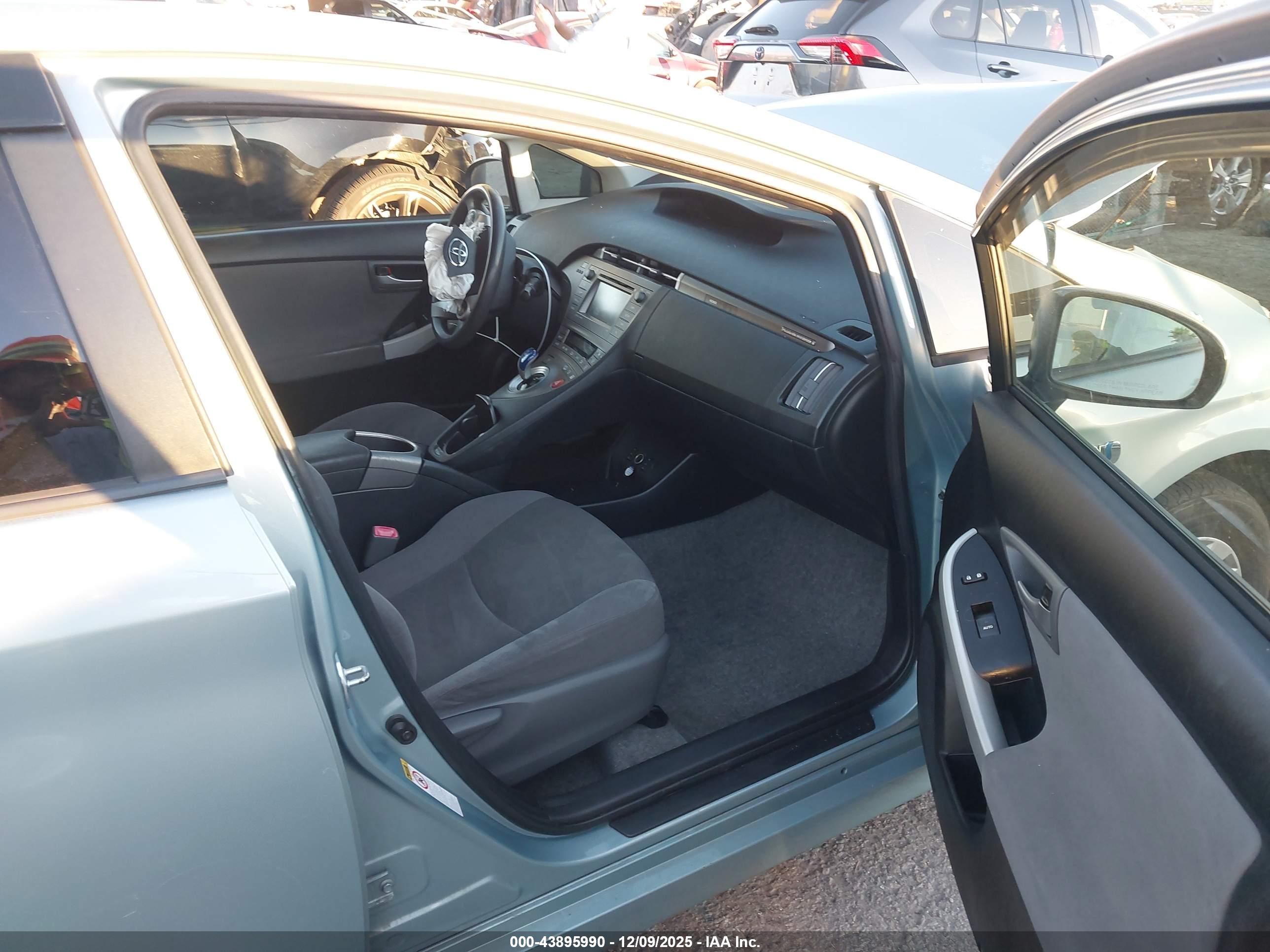 TOYOTA PRIUS image 5