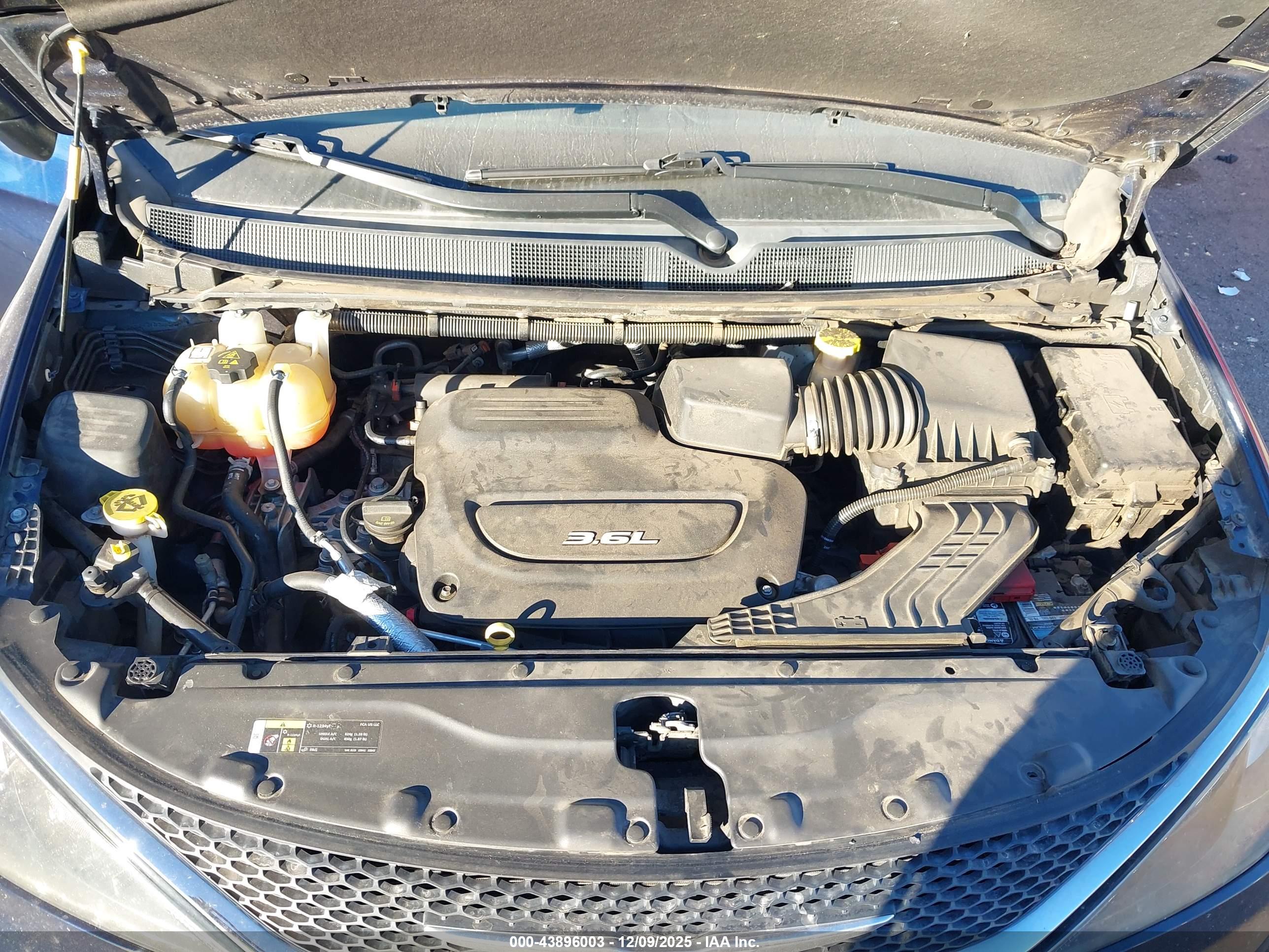 CHRYSLER PACIFICA image 10