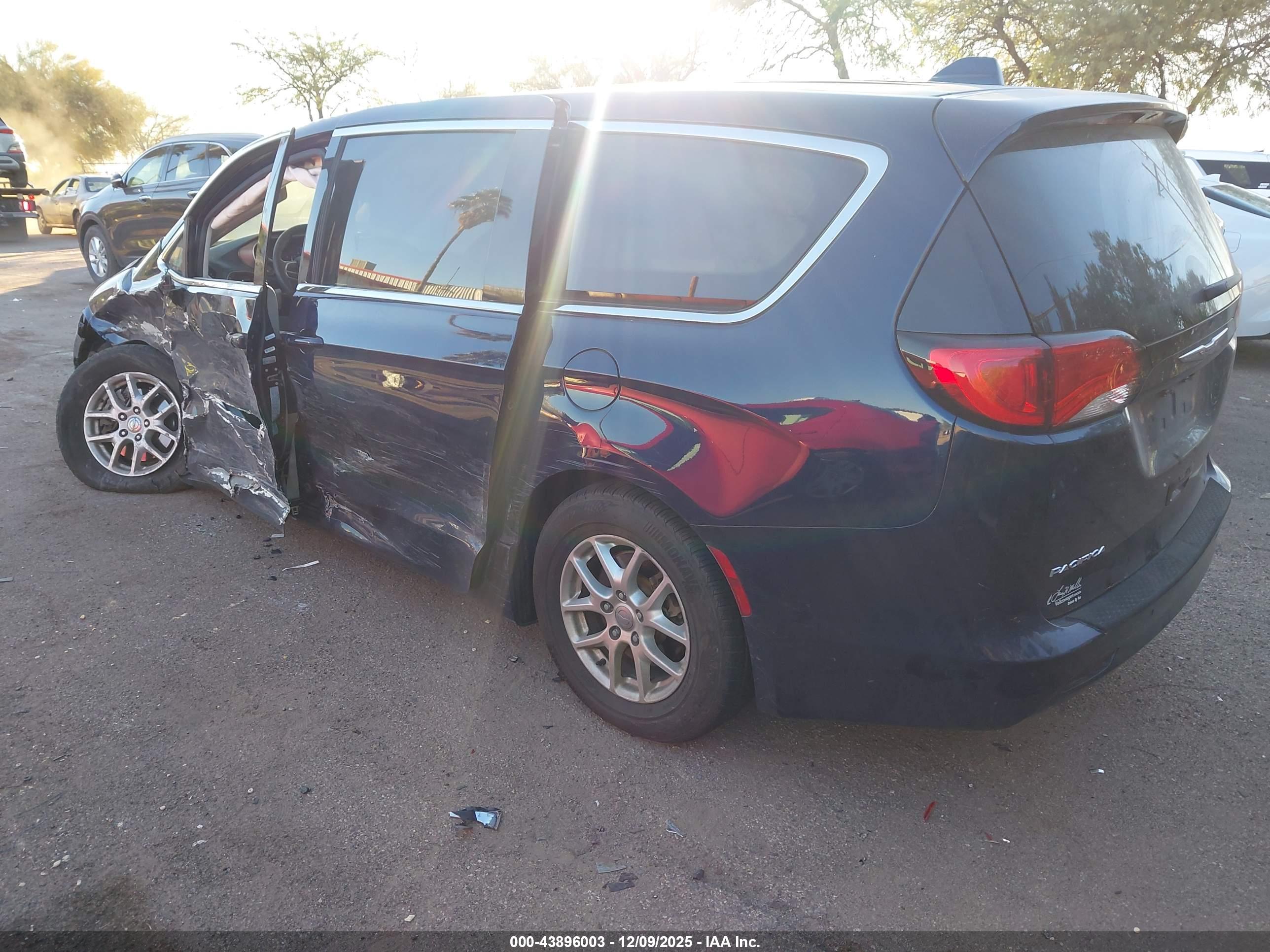 CHRYSLER PACIFICA image 3
