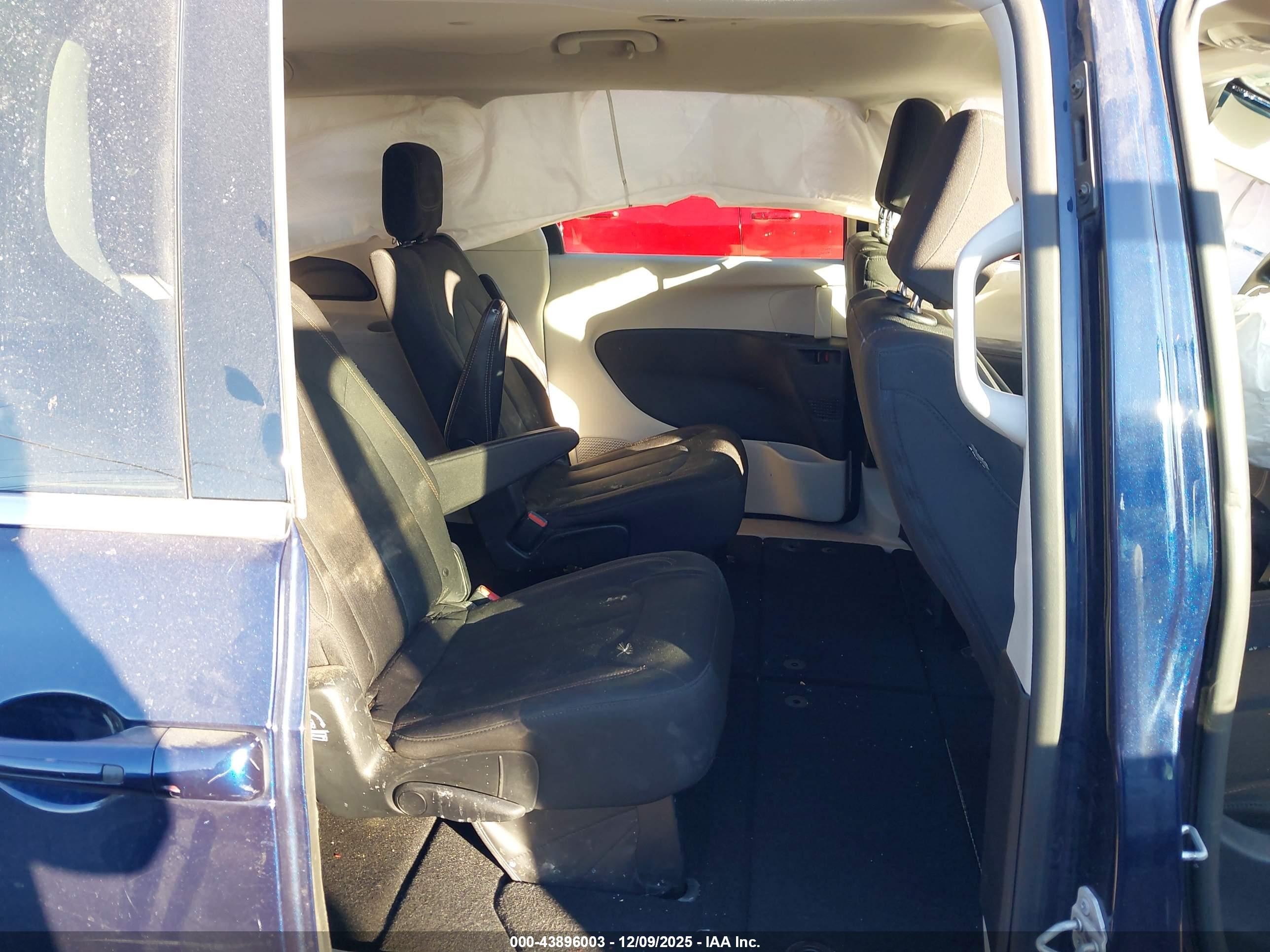 CHRYSLER PACIFICA image 8
