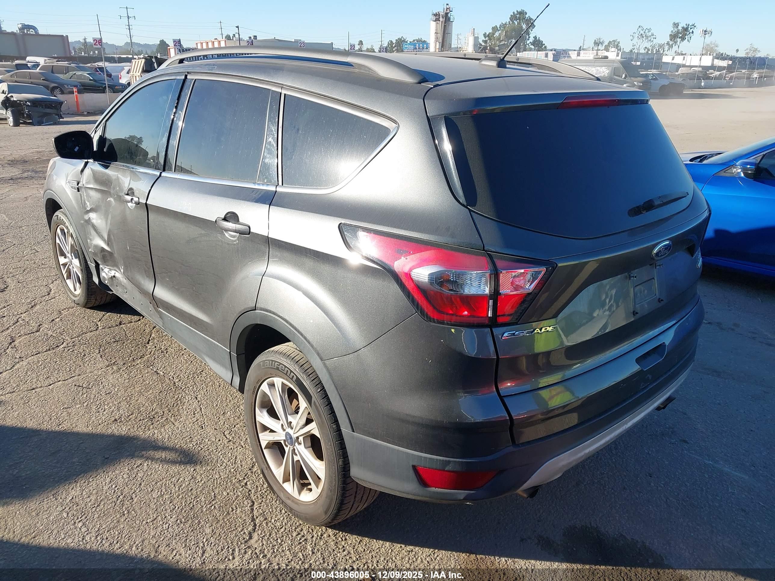 FORD ESCAPE image 3