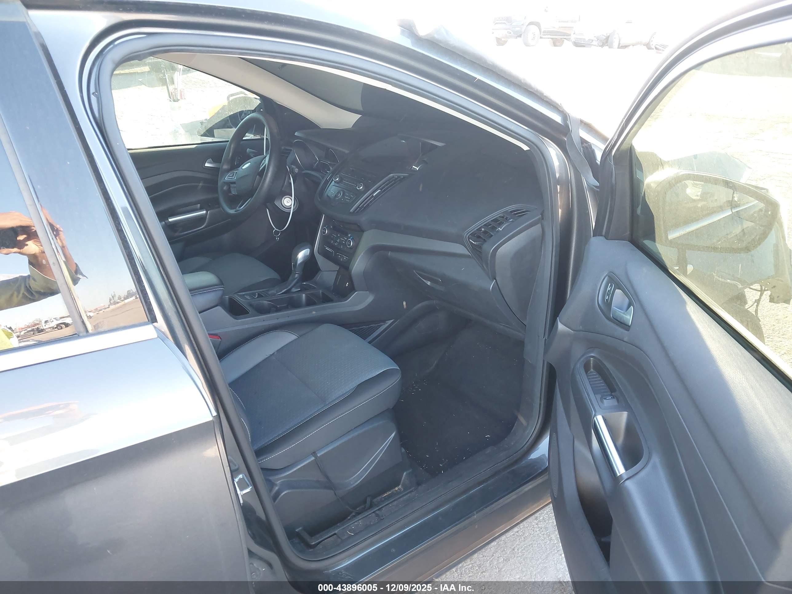 FORD ESCAPE image 5